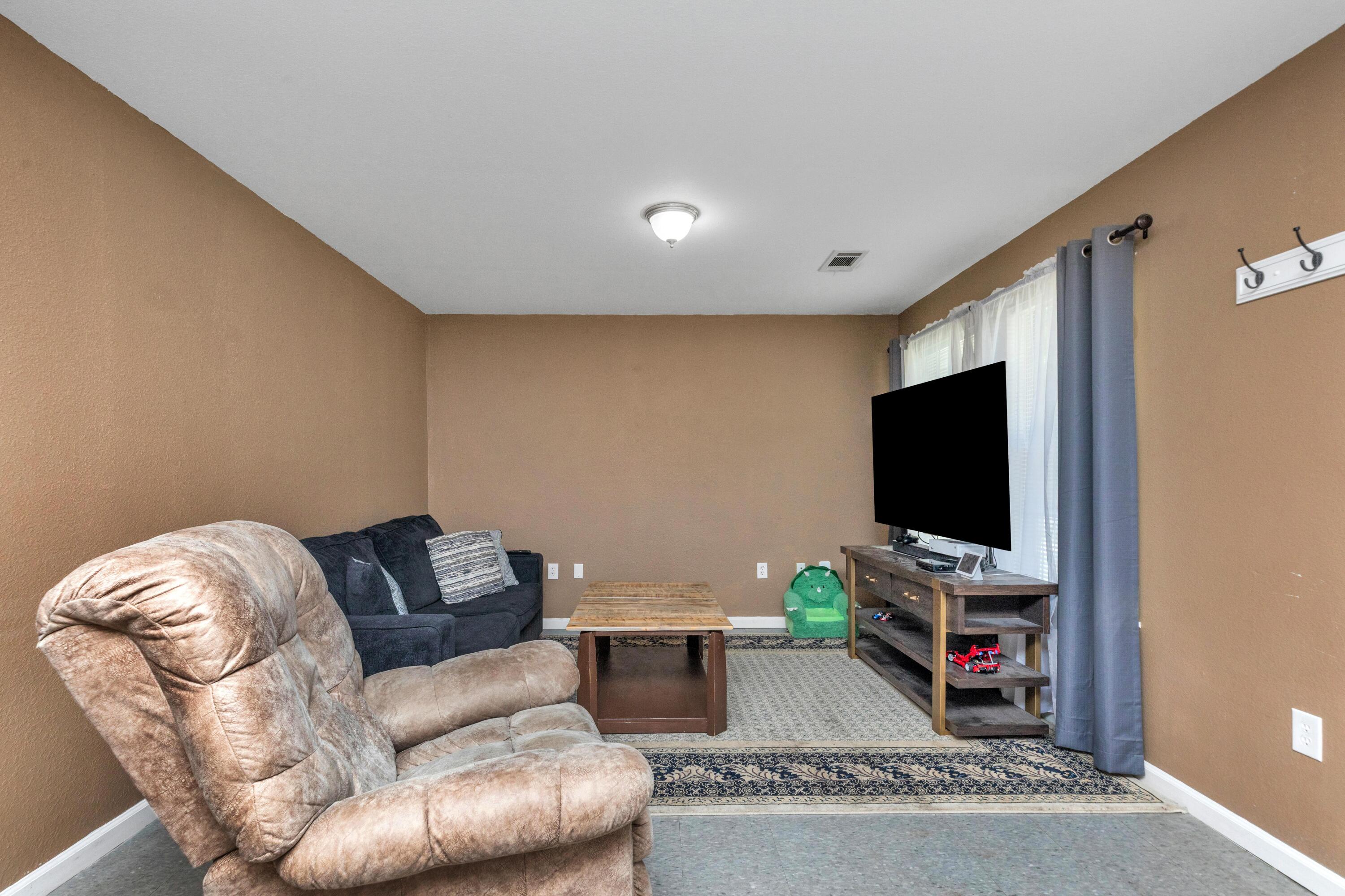 EDNEYS WEST HILL - Residential
