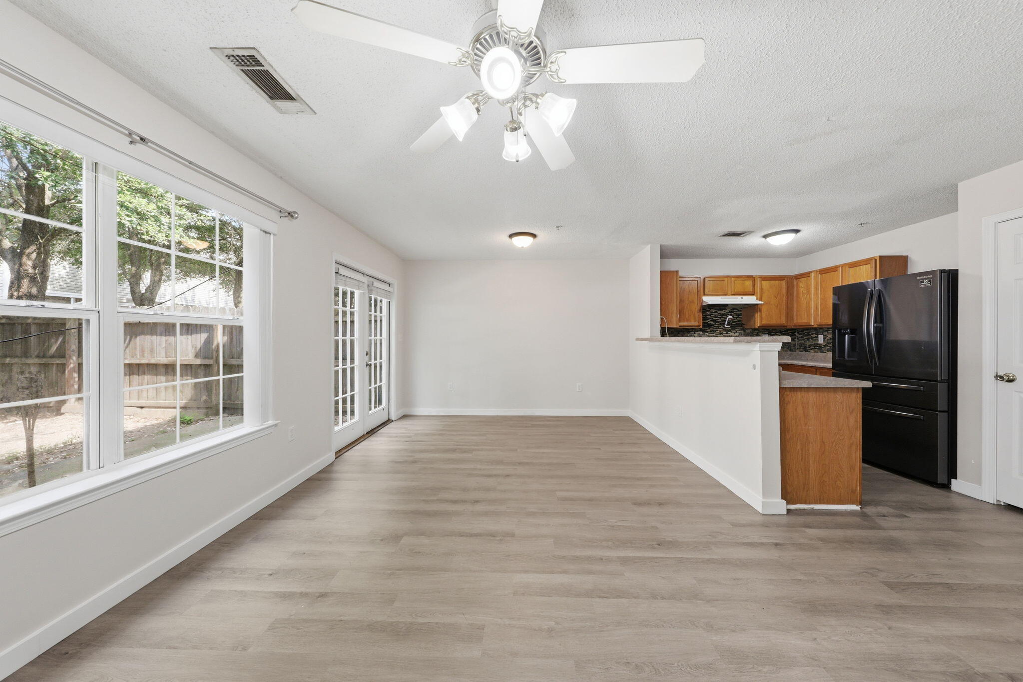 ROLLING PINES - Residential Lease