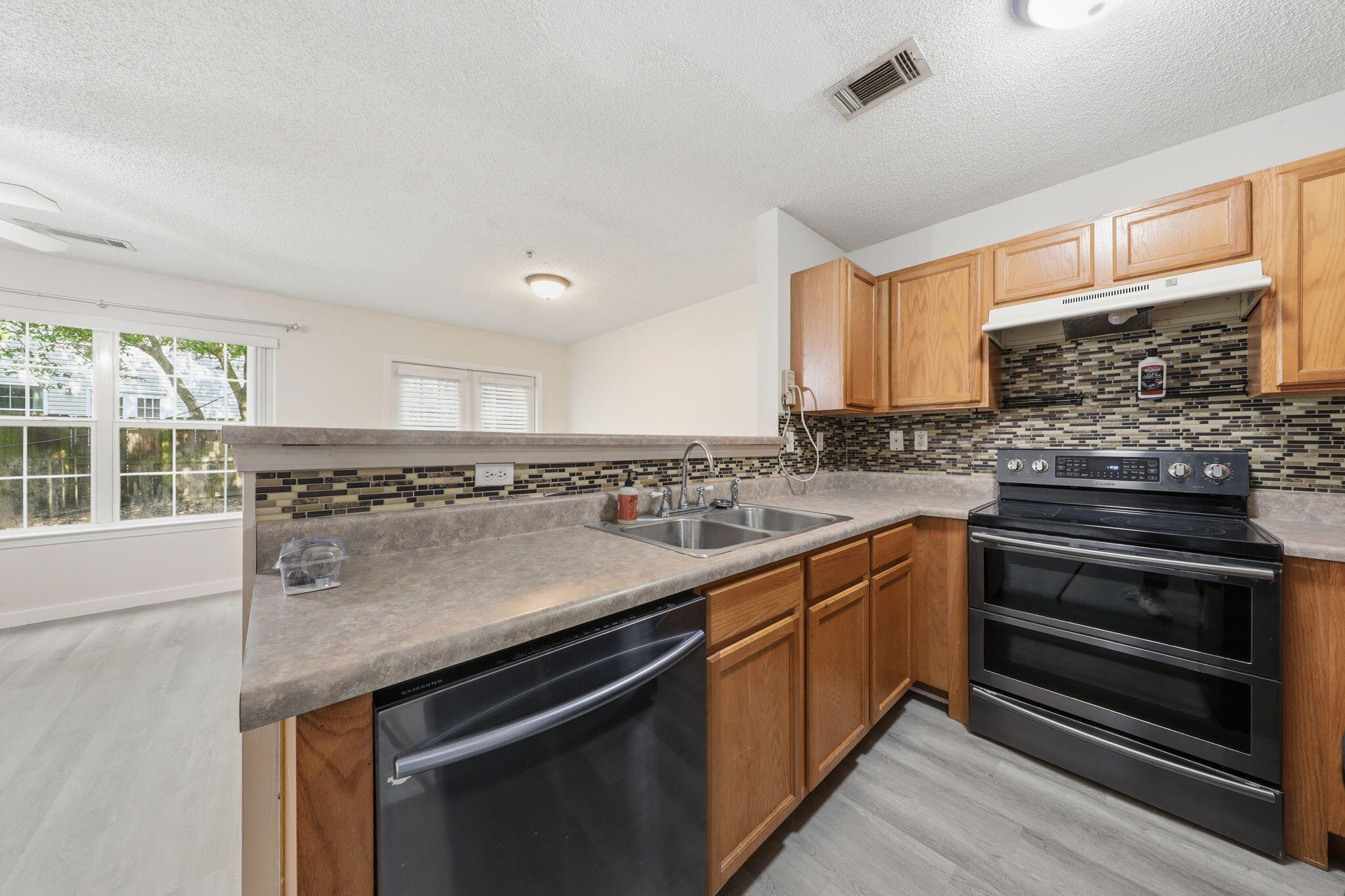 ROLLING PINES - Residential Lease