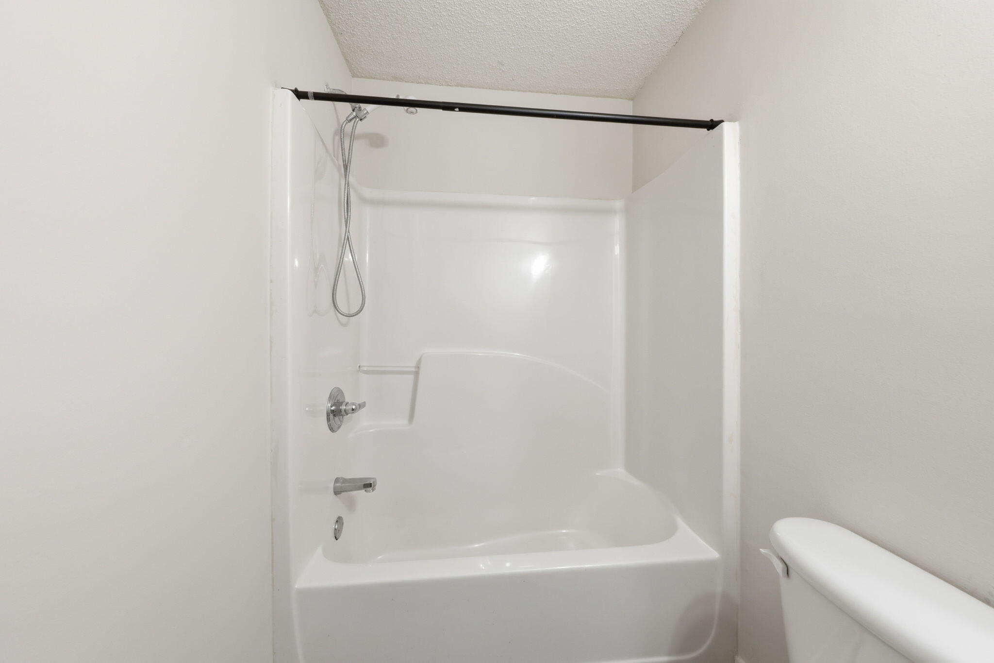 ROLLING PINES - Residential Lease