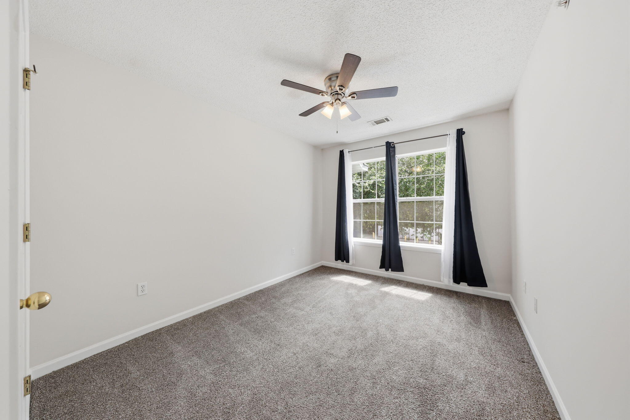ROLLING PINES - Residential Lease