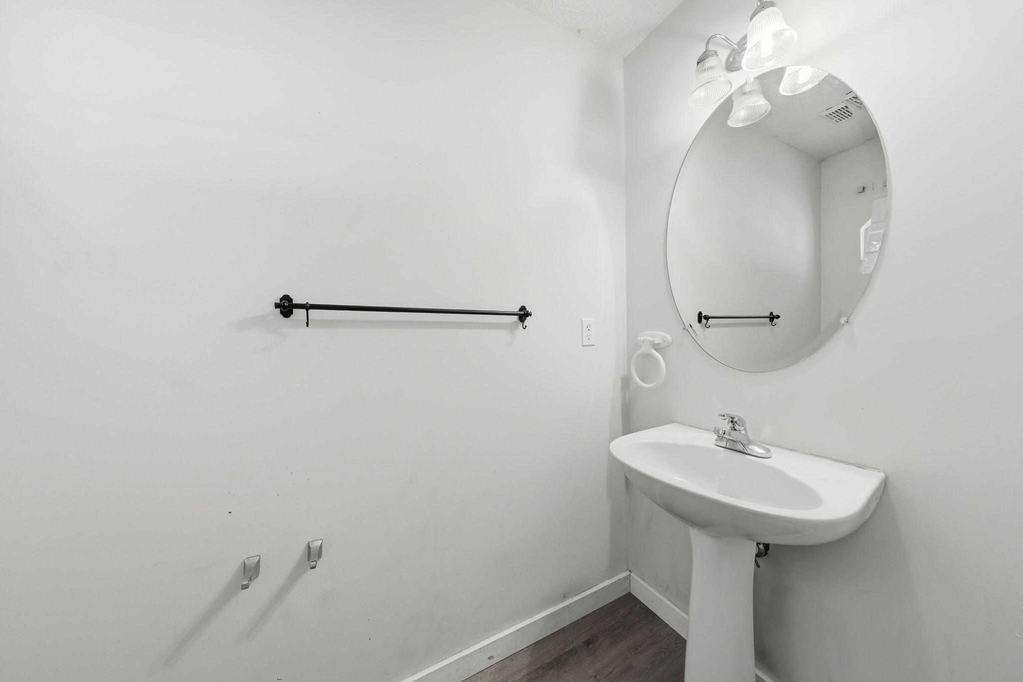 ROLLING PINES - Residential Lease