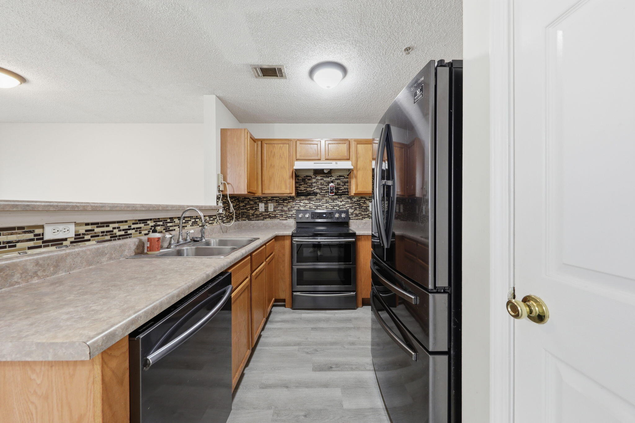 ROLLING PINES - Residential Lease