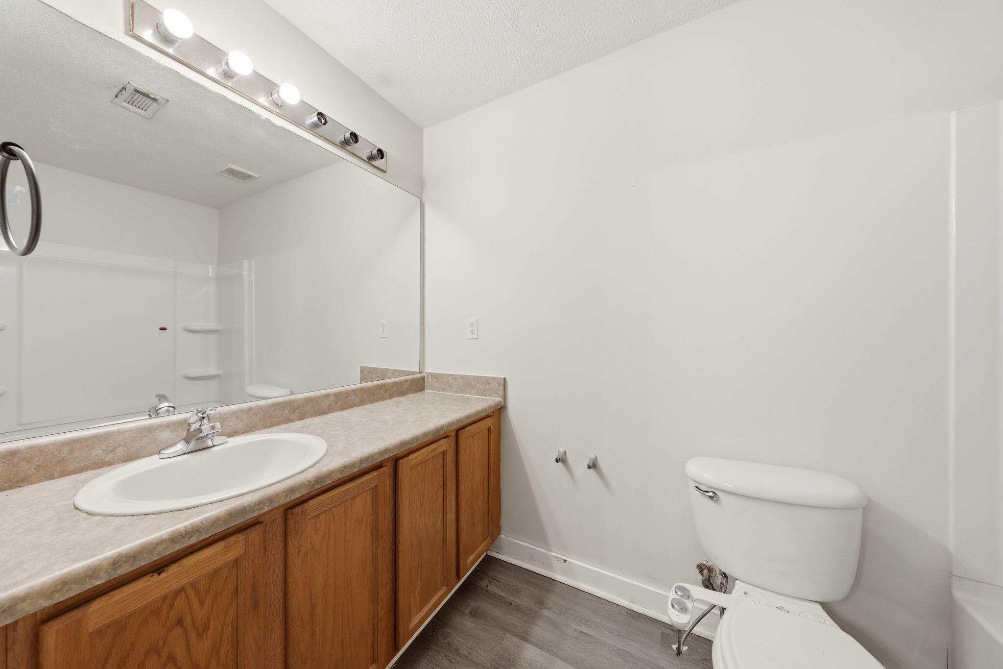 ROLLING PINES - Residential Lease