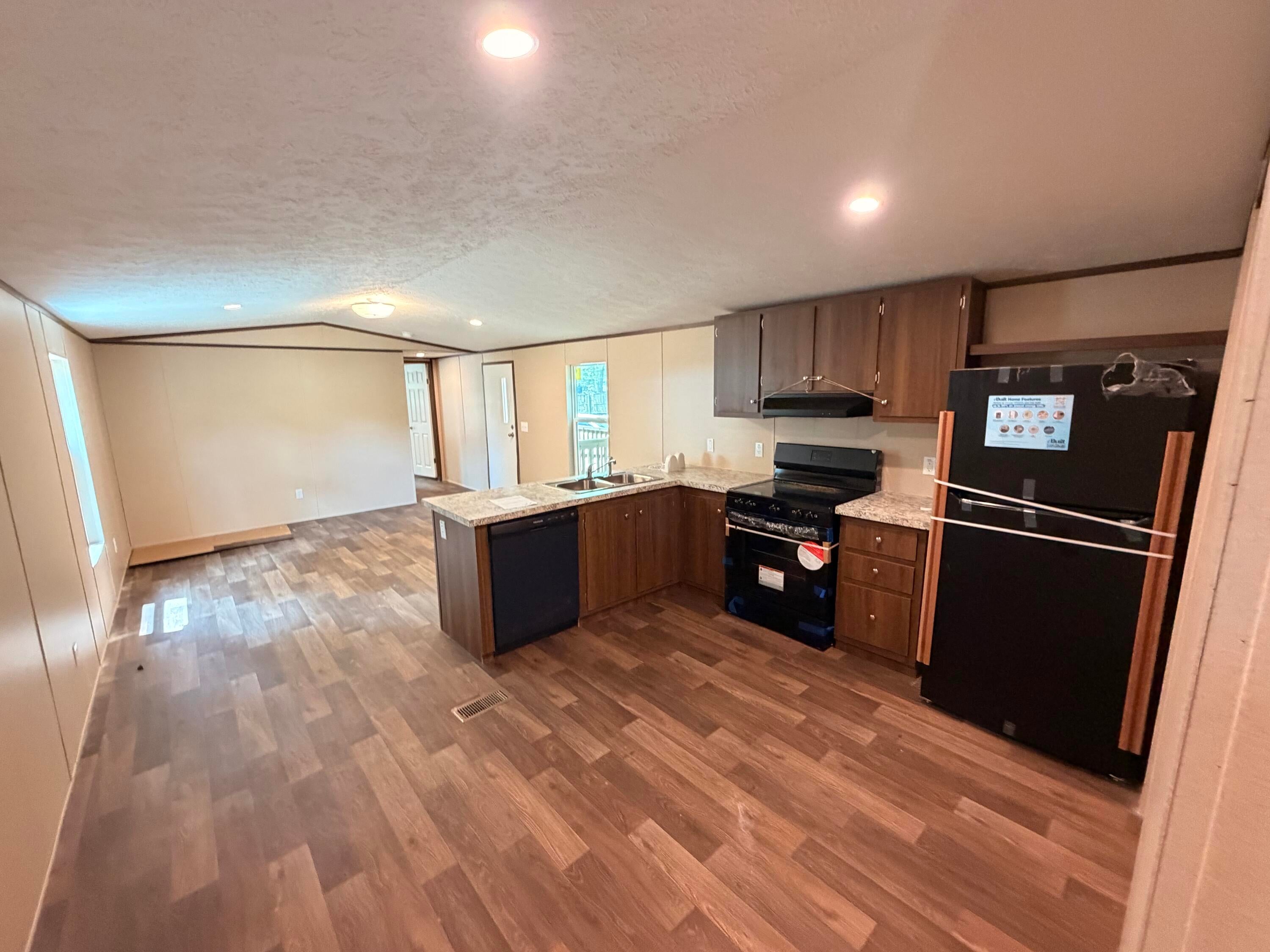Magnolia Court - Residential Lease
