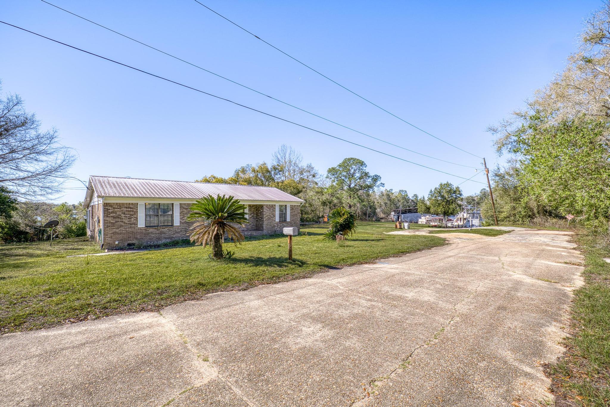 MILTON COURTS - Residential