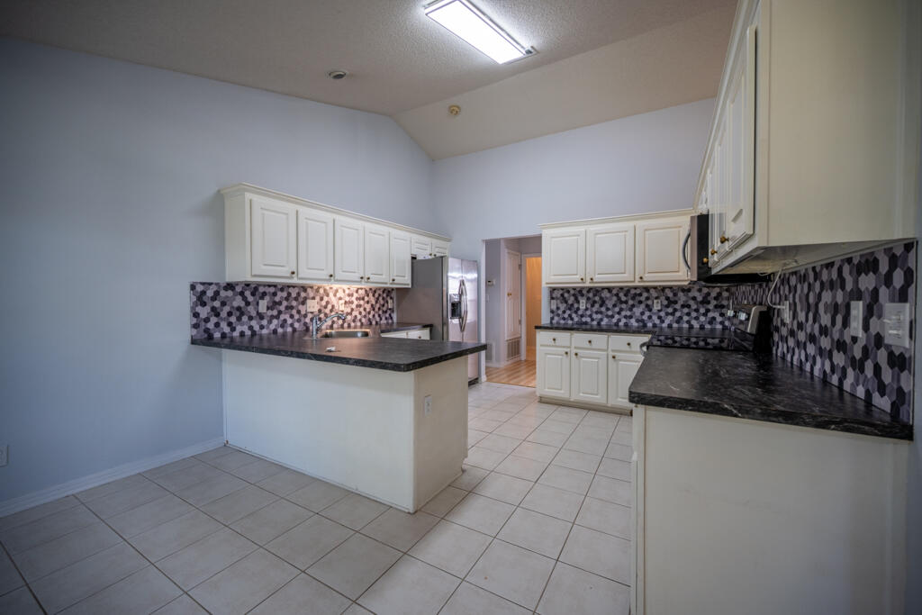 ROBLEDAL ESTATES - Residential