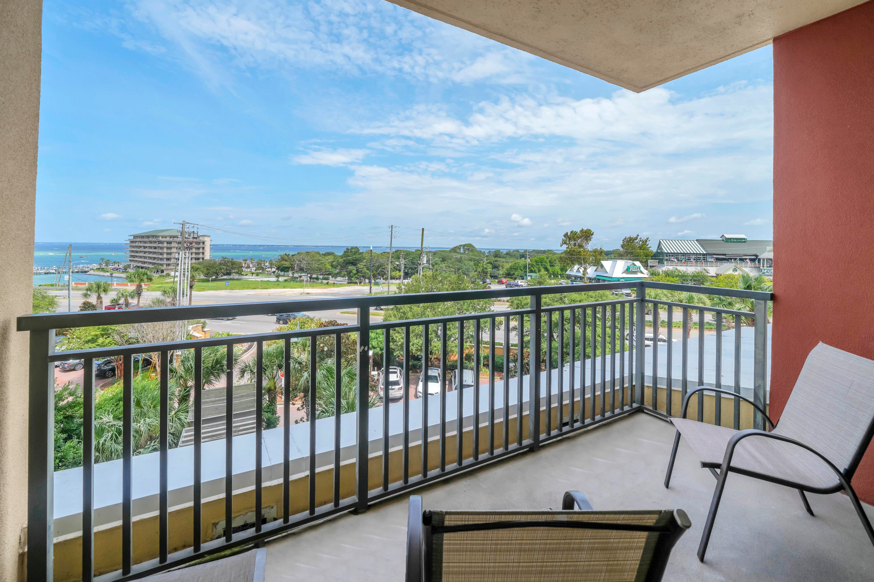 EMERALD GRANDE - Residential