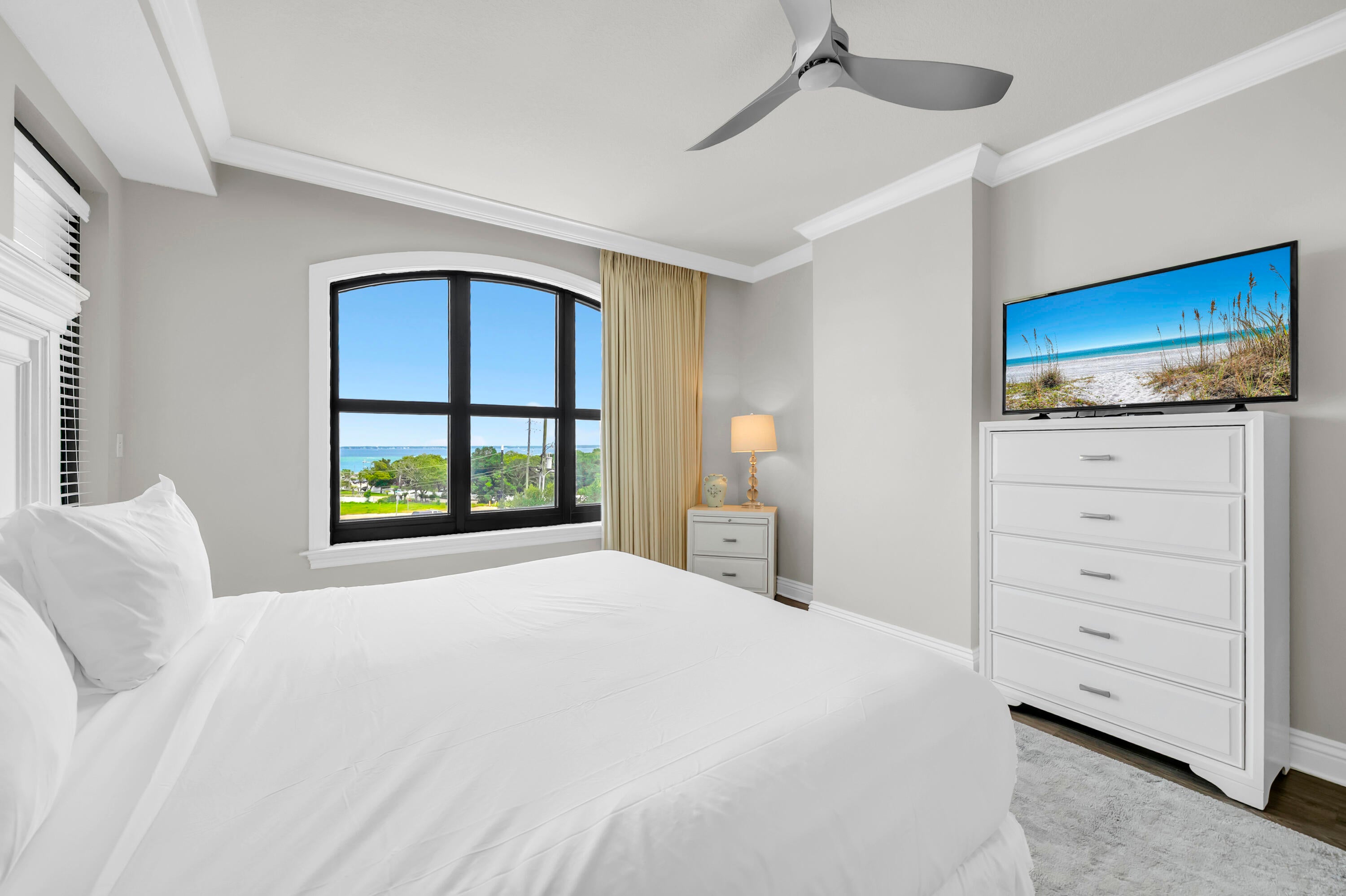 EMERALD GRANDE - Residential