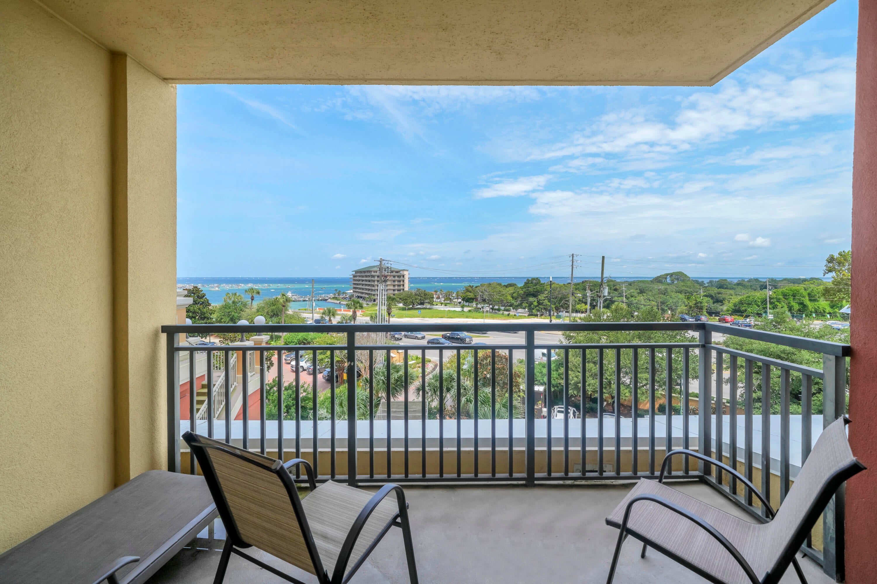 EMERALD GRANDE - Residential