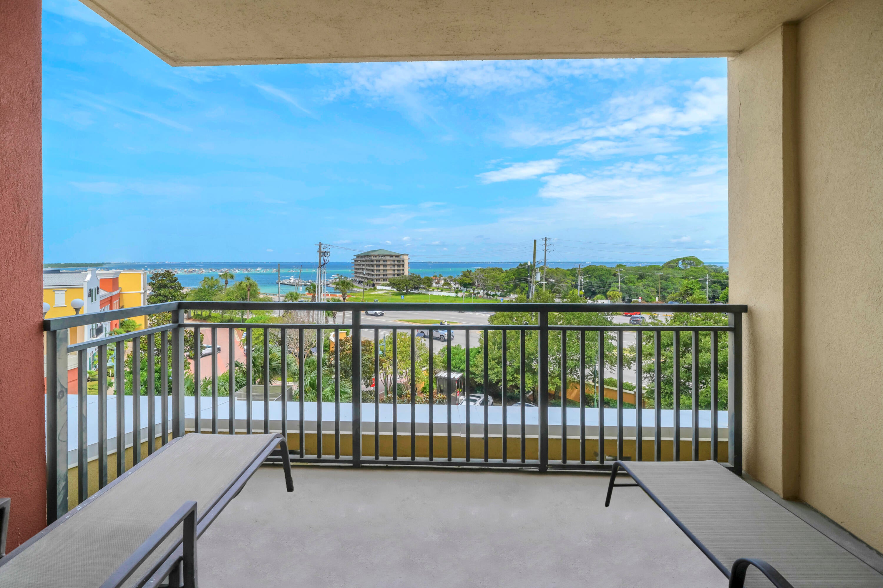 EMERALD GRANDE - Residential