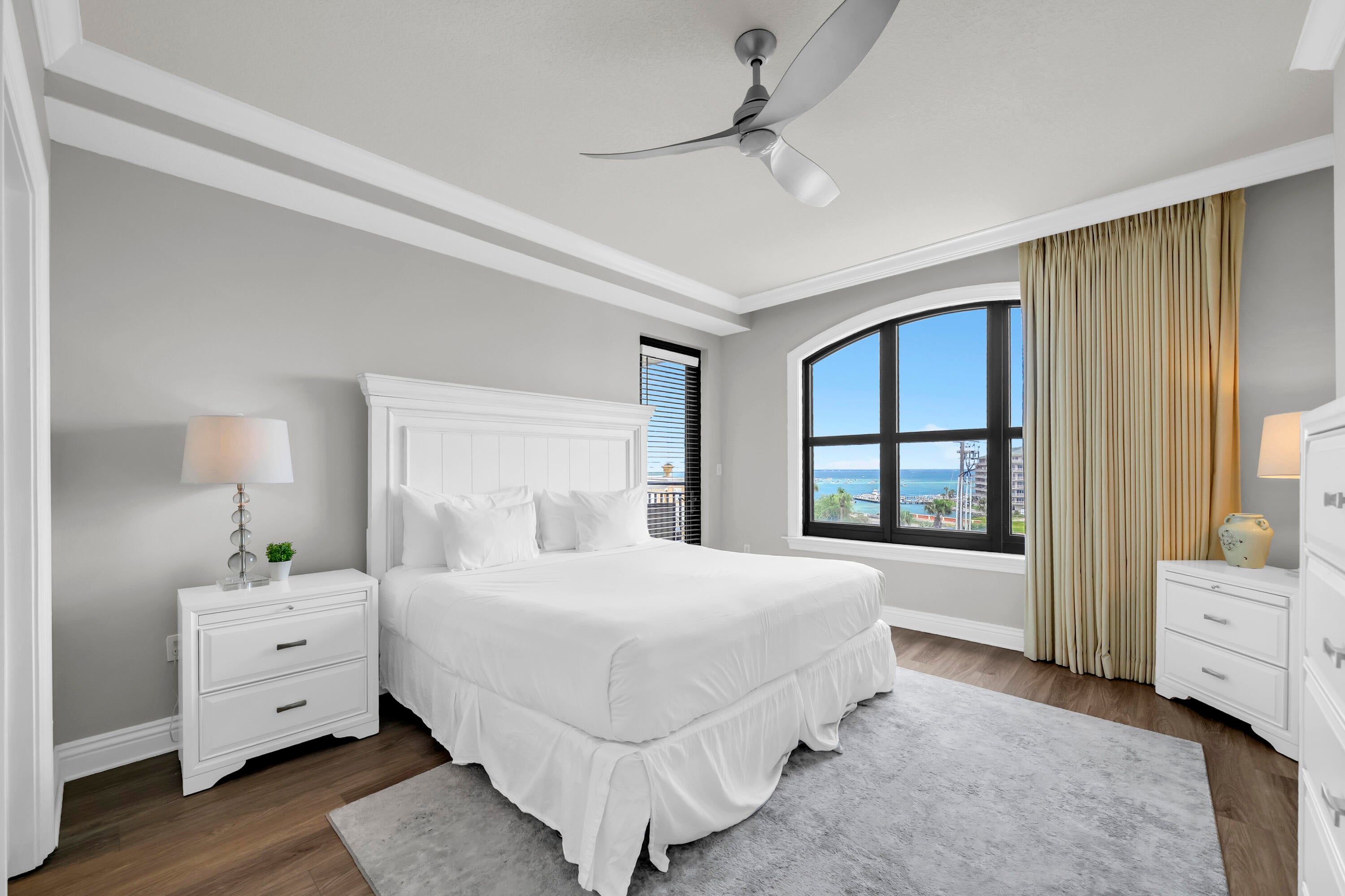 EMERALD GRANDE - Residential
