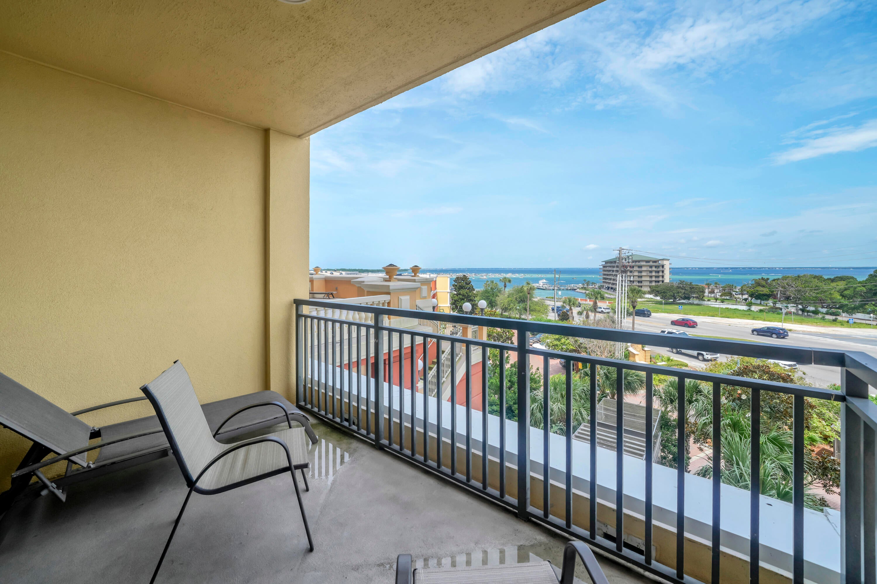 EMERALD GRANDE - Residential