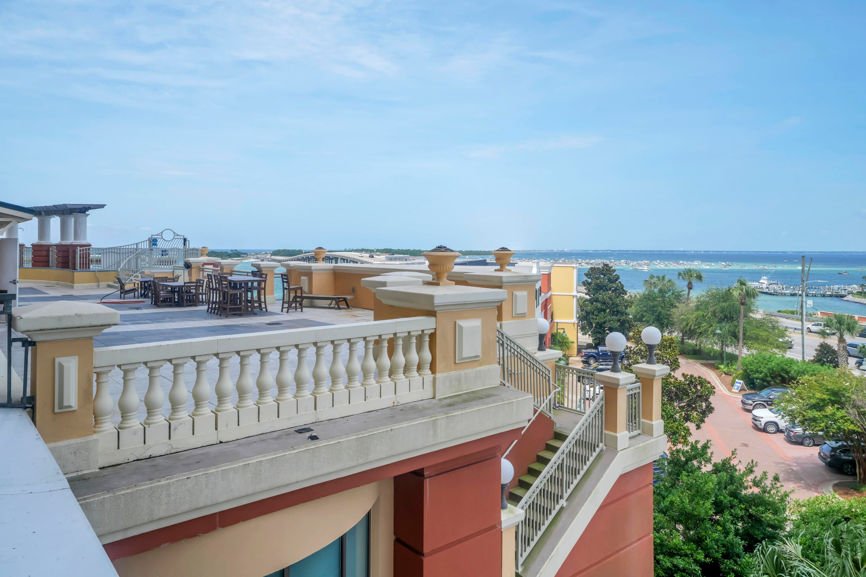 EMERALD GRANDE - Residential