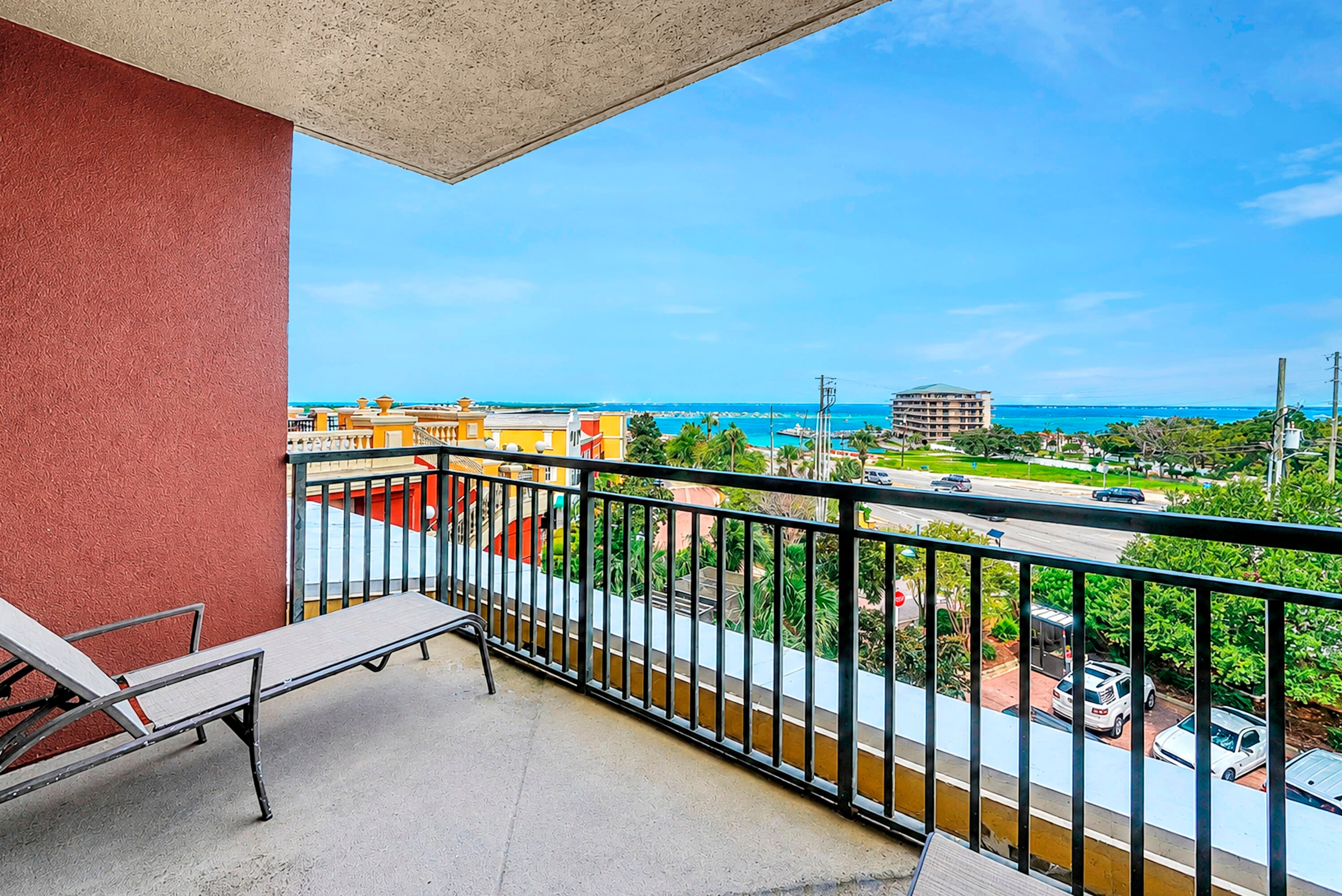 EMERALD GRANDE - Residential