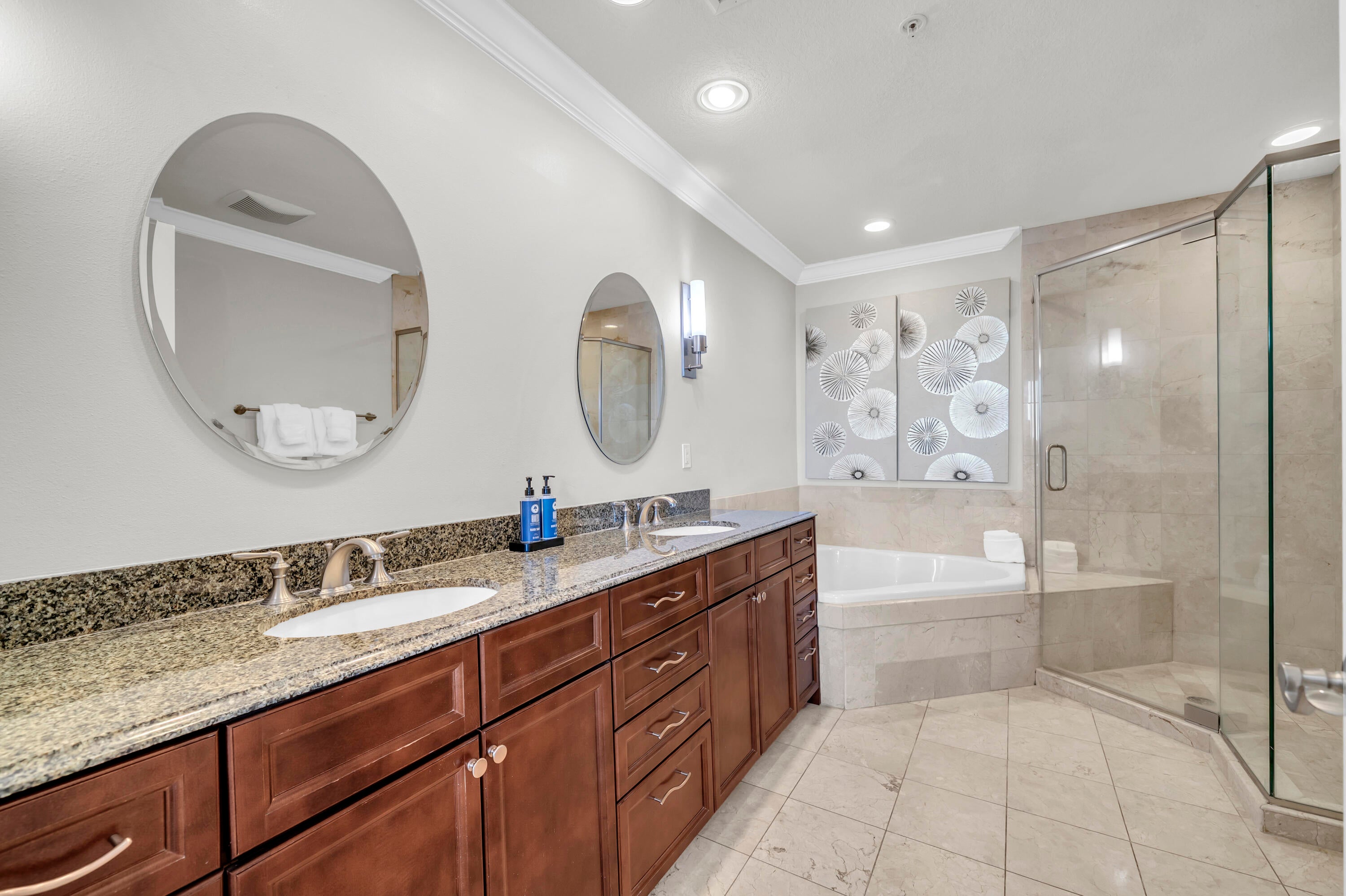 EMERALD GRANDE - Residential