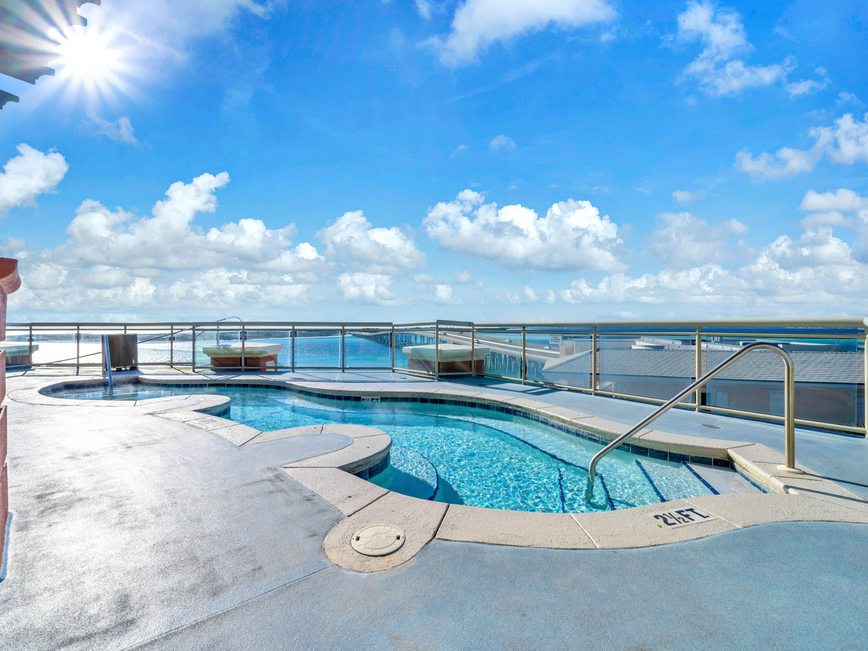 EMERALD GRANDE - Residential