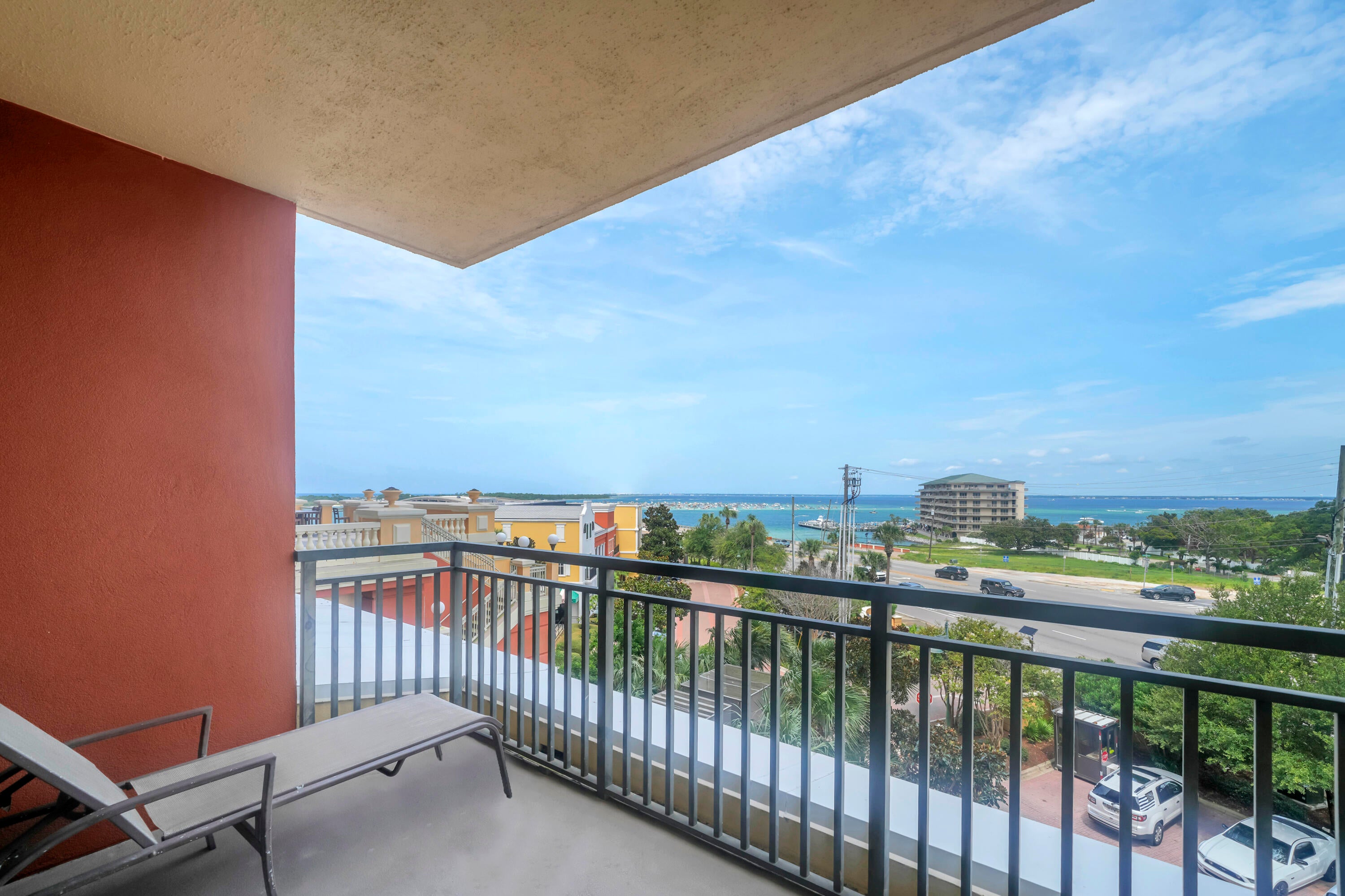 EMERALD GRANDE - Residential