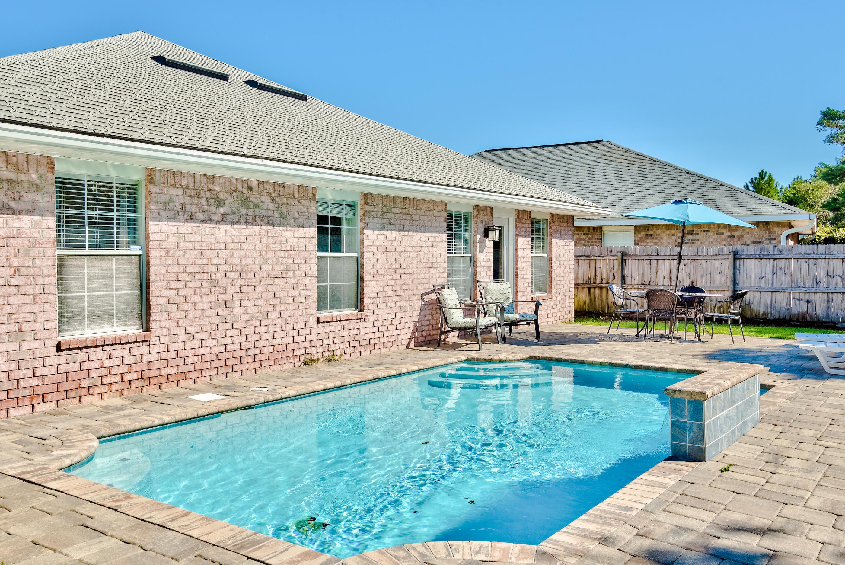 PARADISE RETREAT - Residential