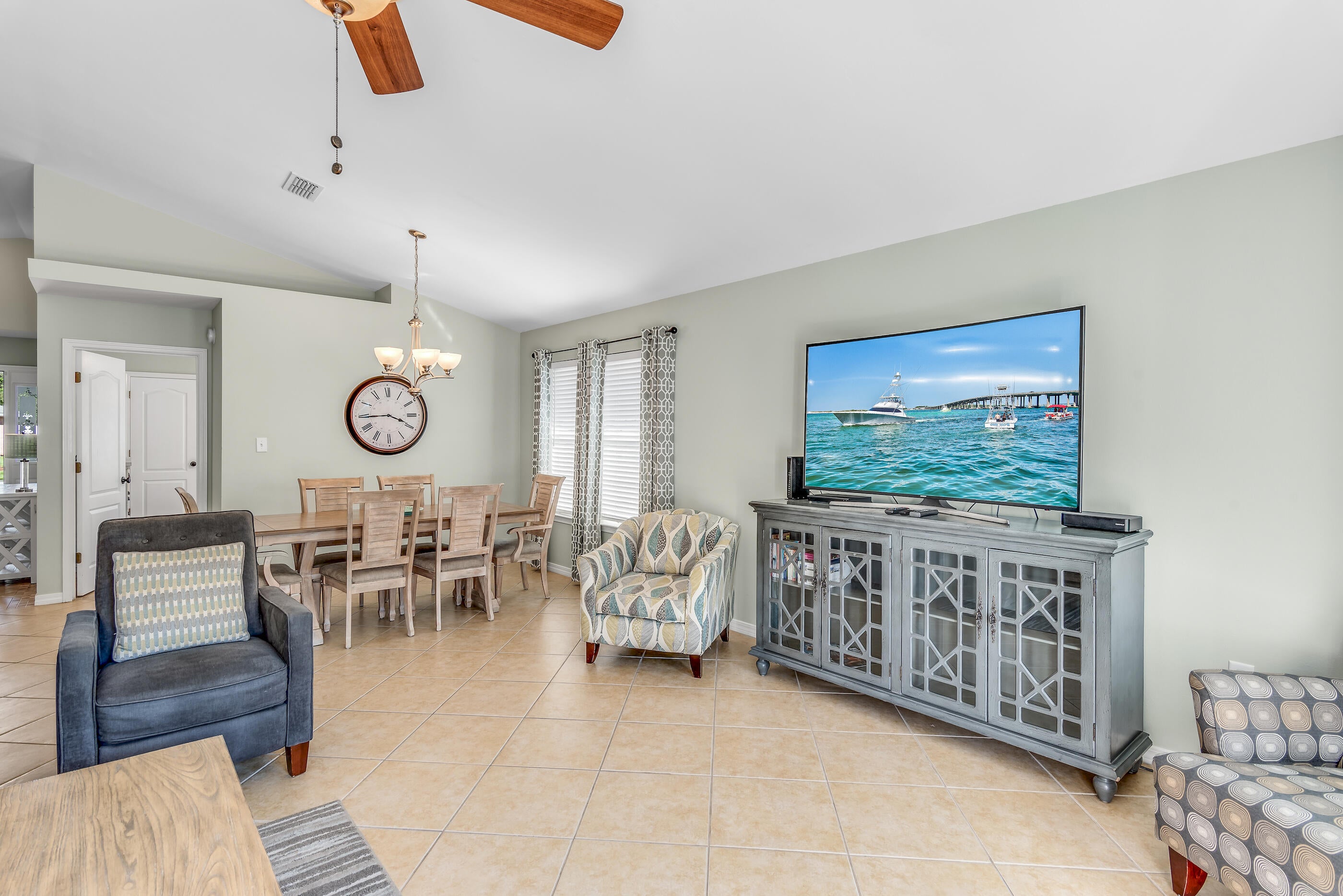 PARADISE RETREAT - Residential