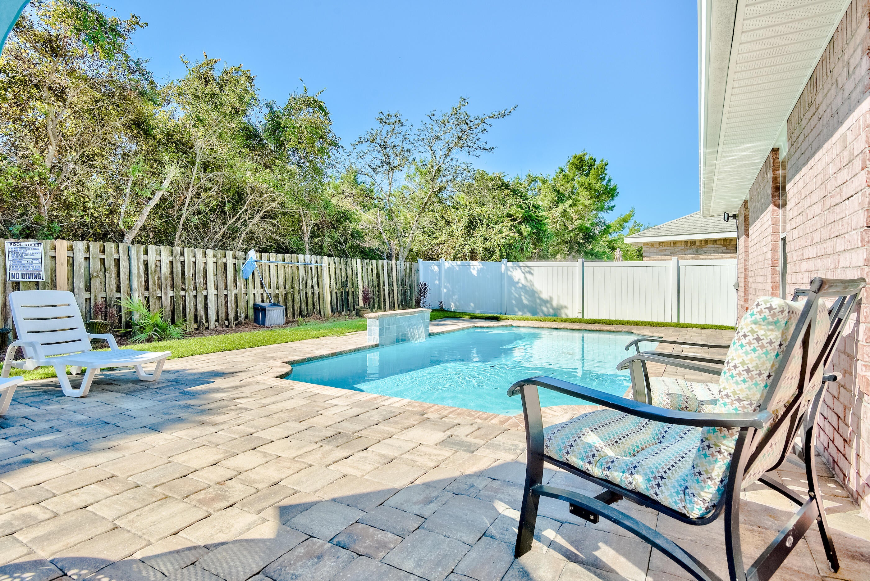 PARADISE RETREAT - Residential