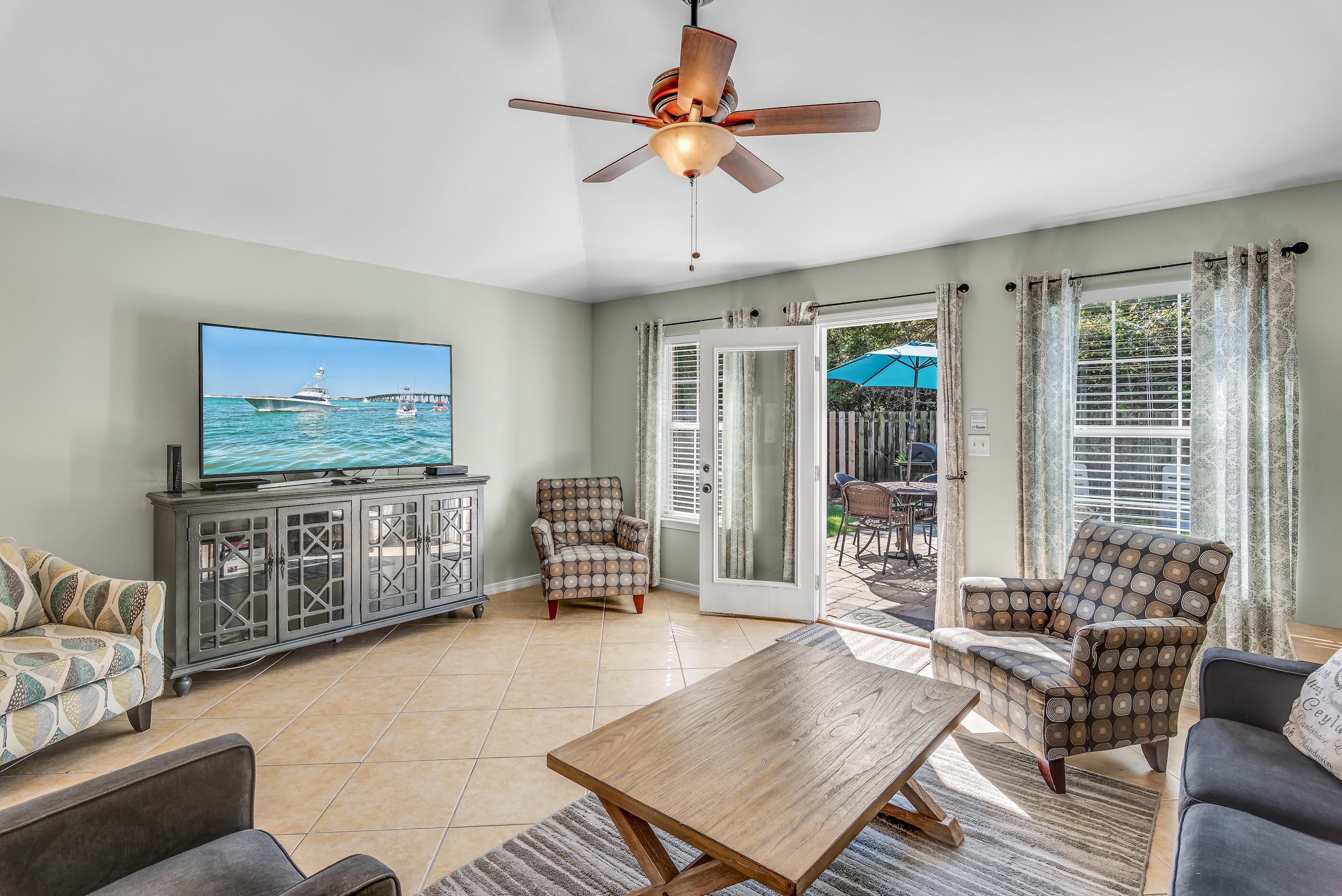PARADISE RETREAT - Residential