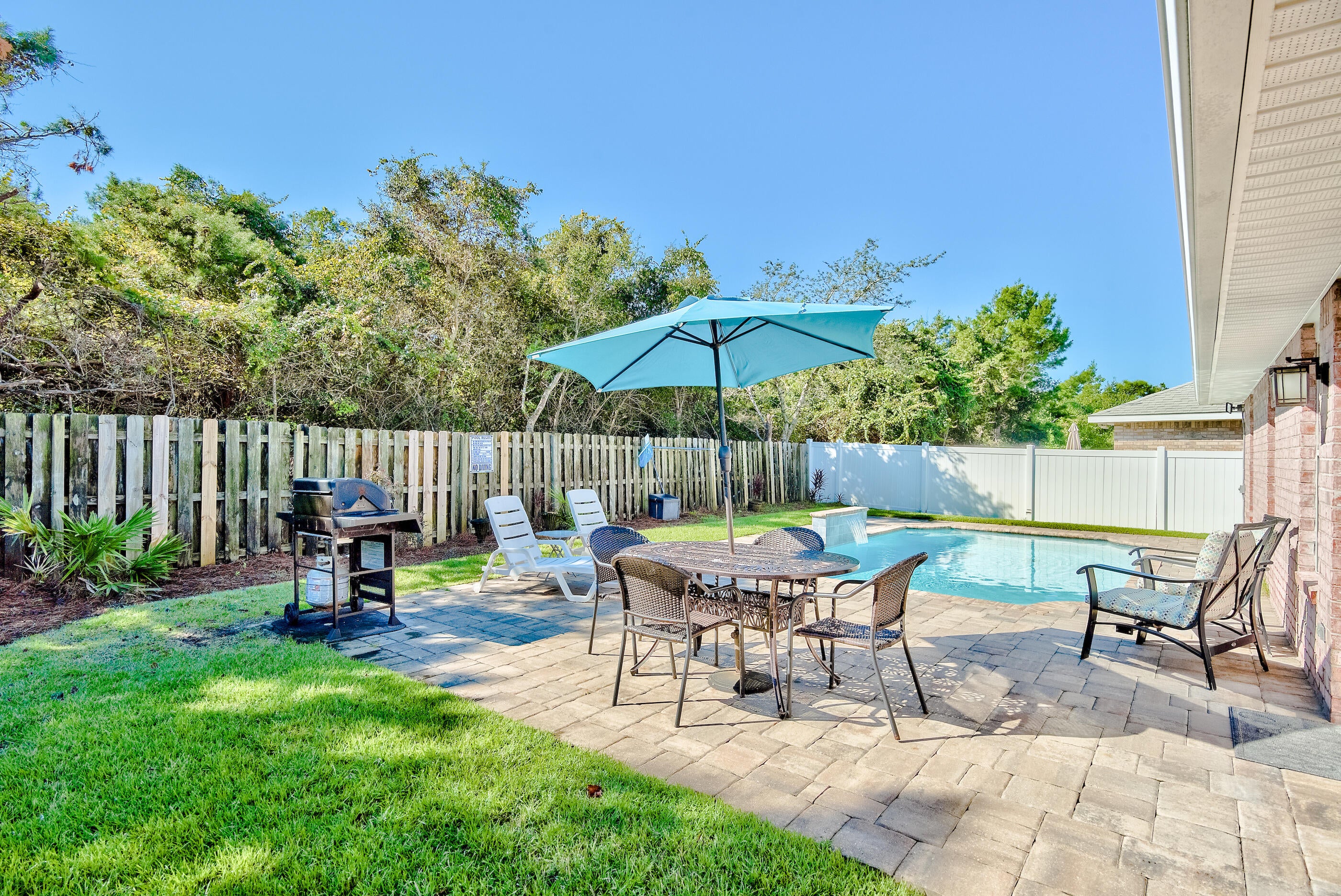 PARADISE RETREAT - Residential