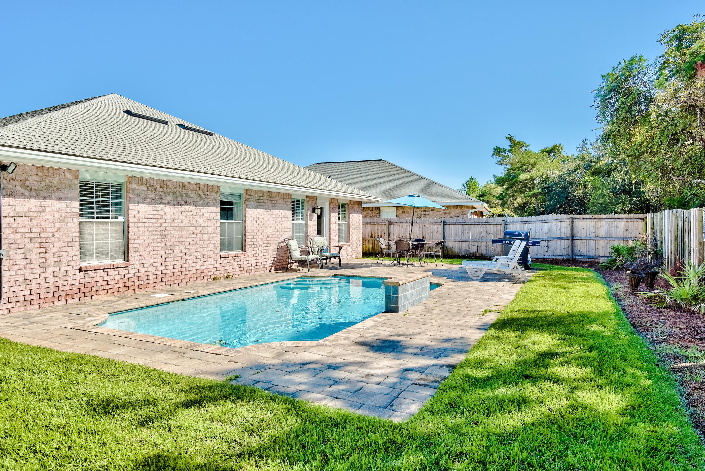 PARADISE RETREAT - Residential