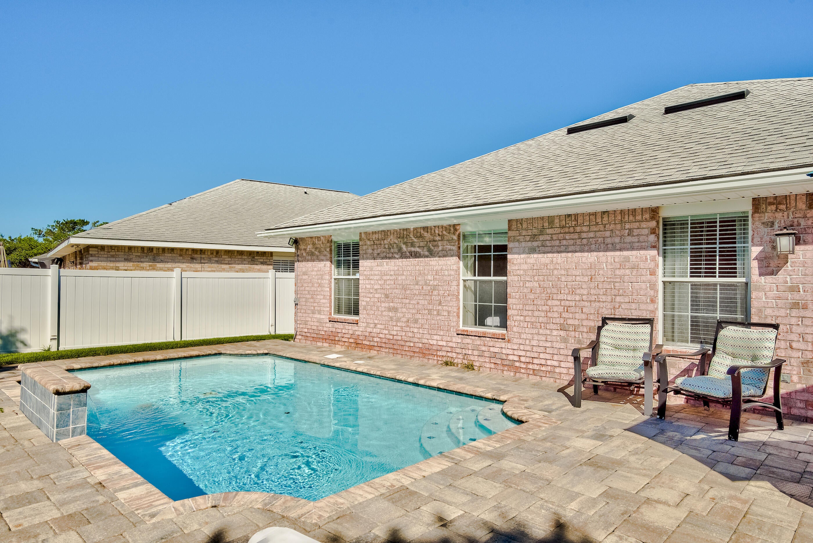 PARADISE RETREAT - Residential
