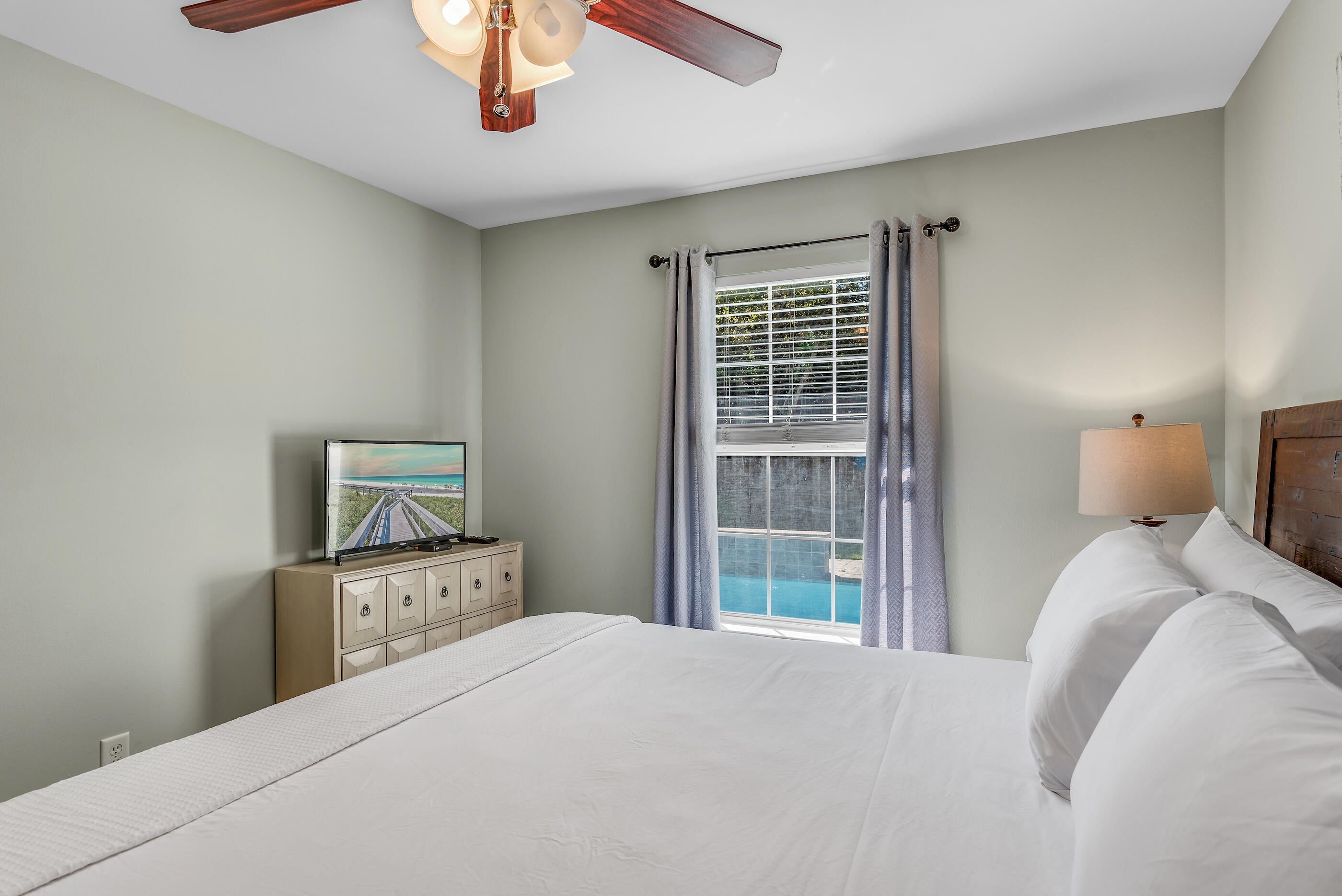 PARADISE RETREAT - Residential