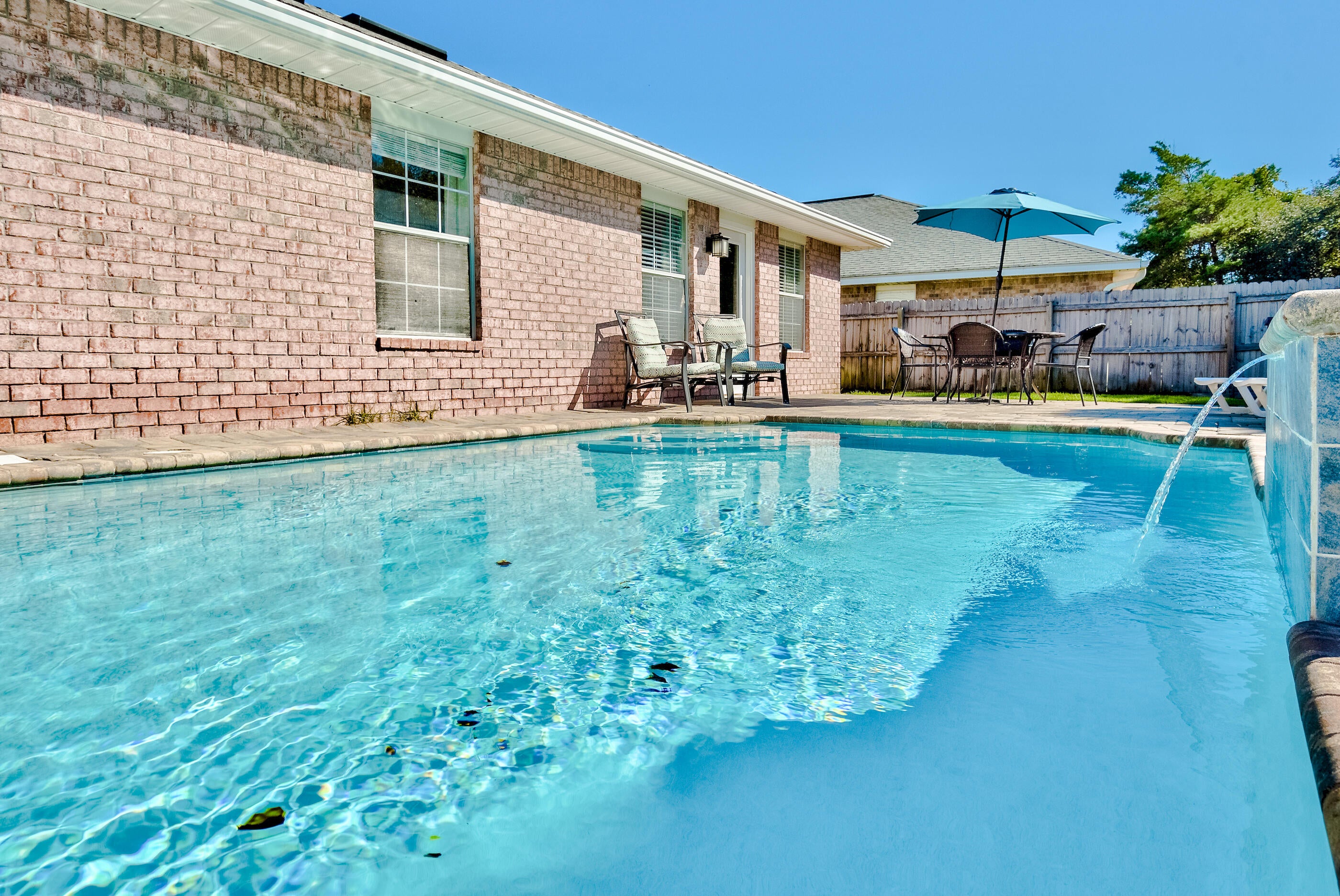PARADISE RETREAT - Residential