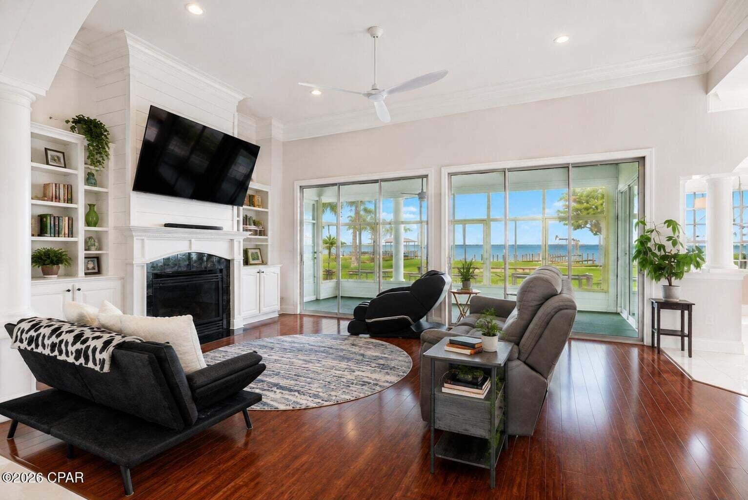 COLONY CLUB HARBOUR PH 1 - Residential