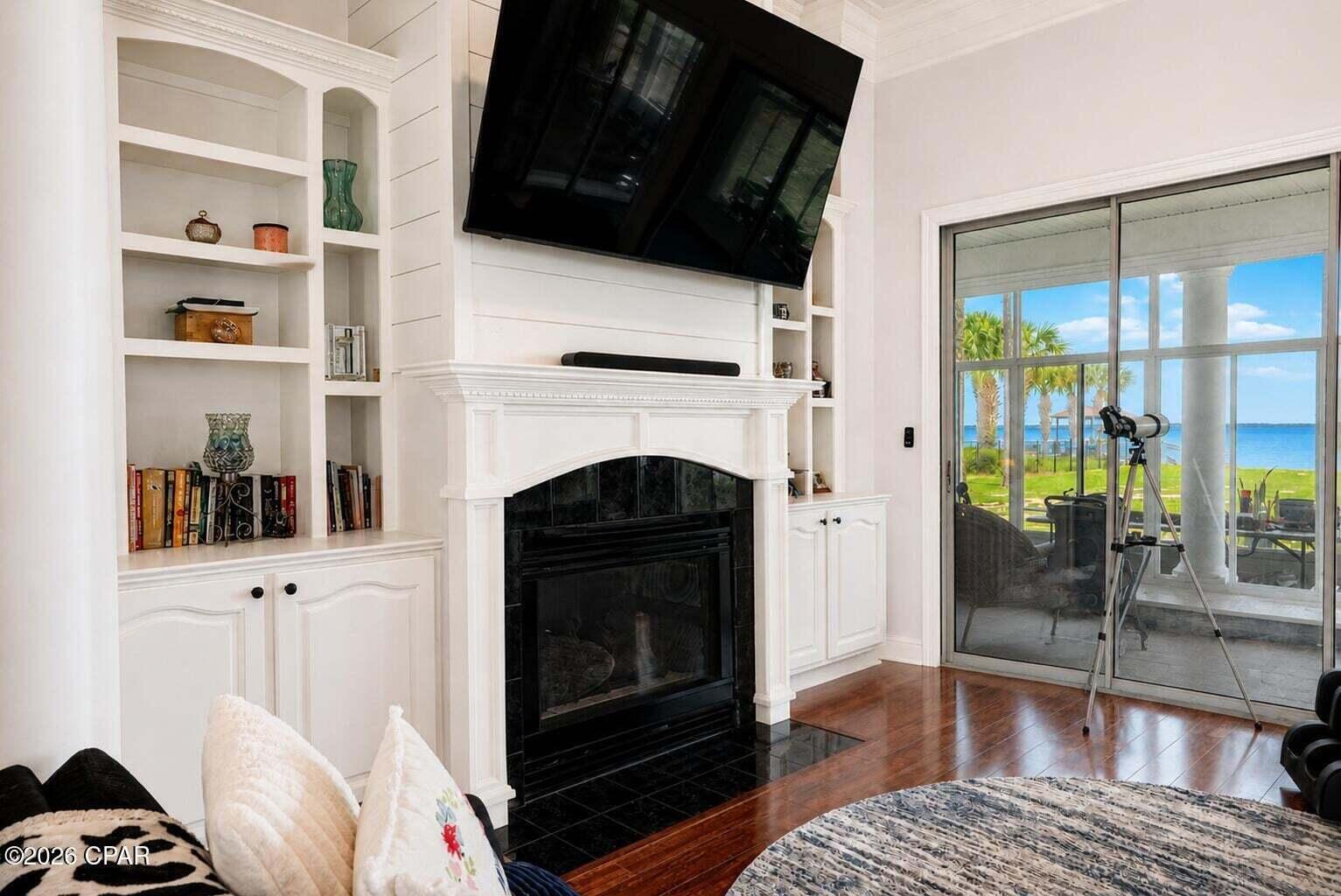 COLONY CLUB HARBOUR PH 1 - Residential