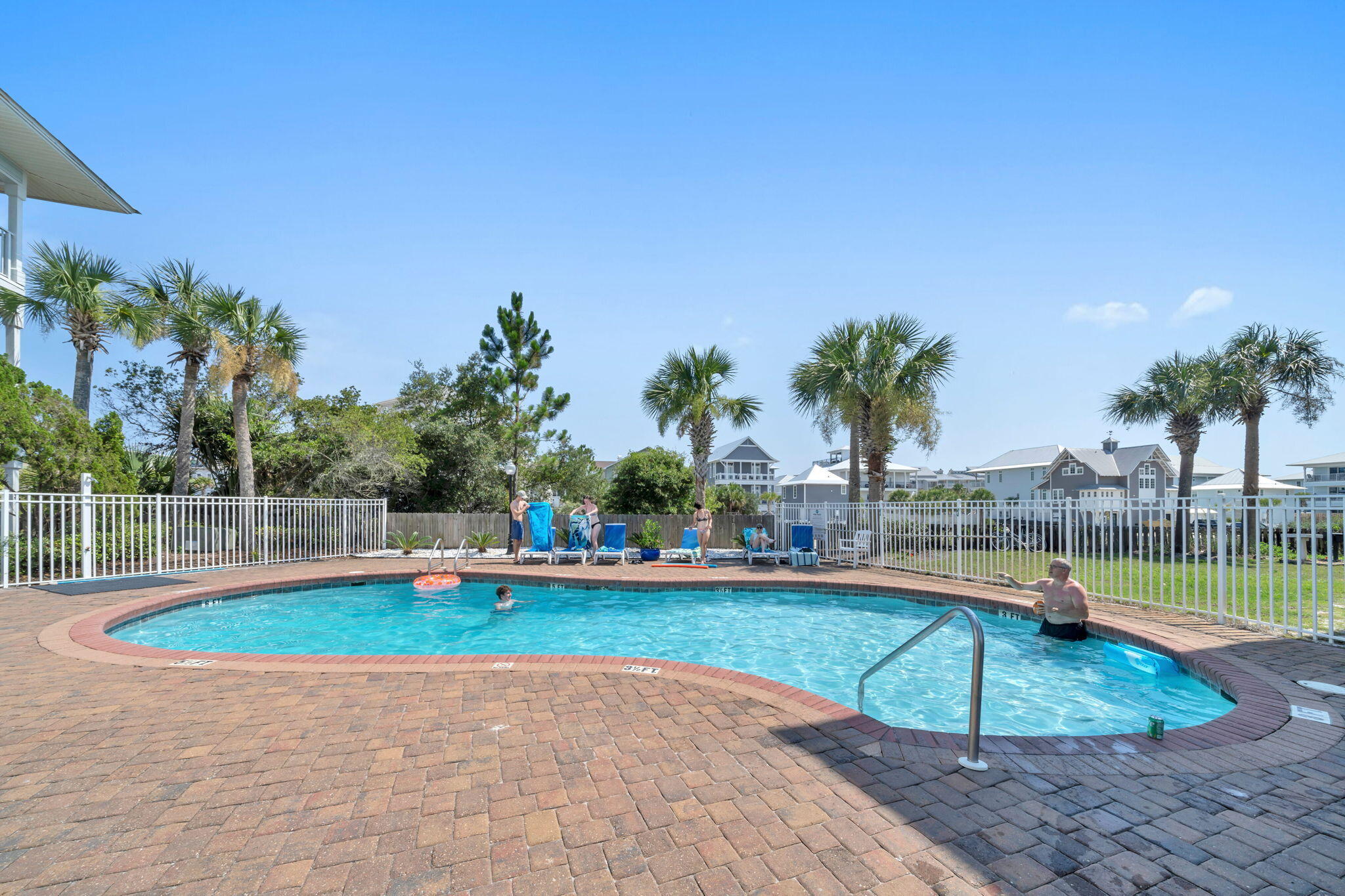BEACHSIDE VILLAS CONDO - Residential