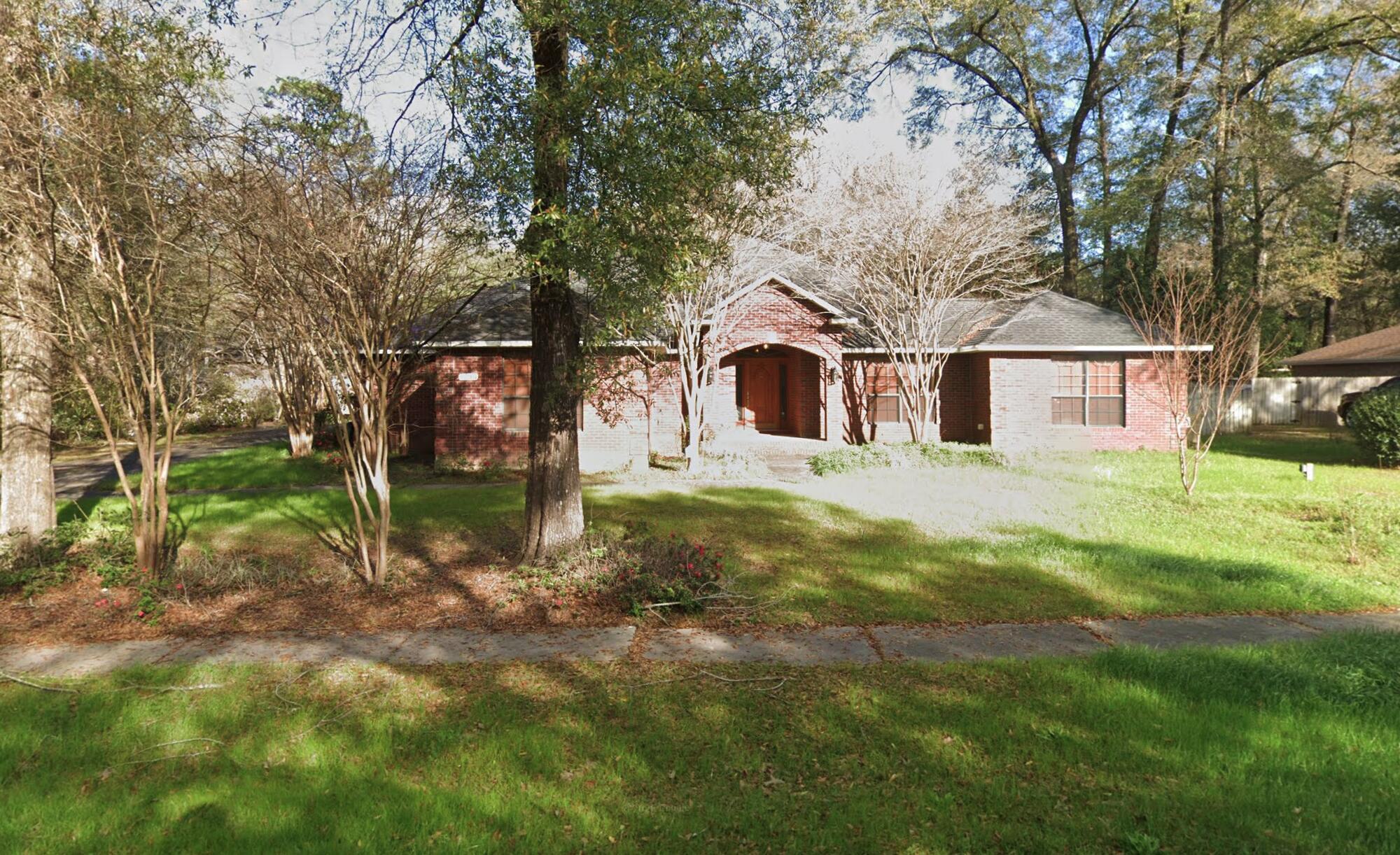 Discover this 4-bedroom, 2-bath brick home located in the established Silver Oaks community of northwest Crestview. Offering over 2,100 square feet of living space, this property provides plenty of room to make your own. Conveniently located near schools, shopping, dining, and major commuter routes, Silver Oaks is an established HOA community with easy access to the amenities Crestview has to offer.