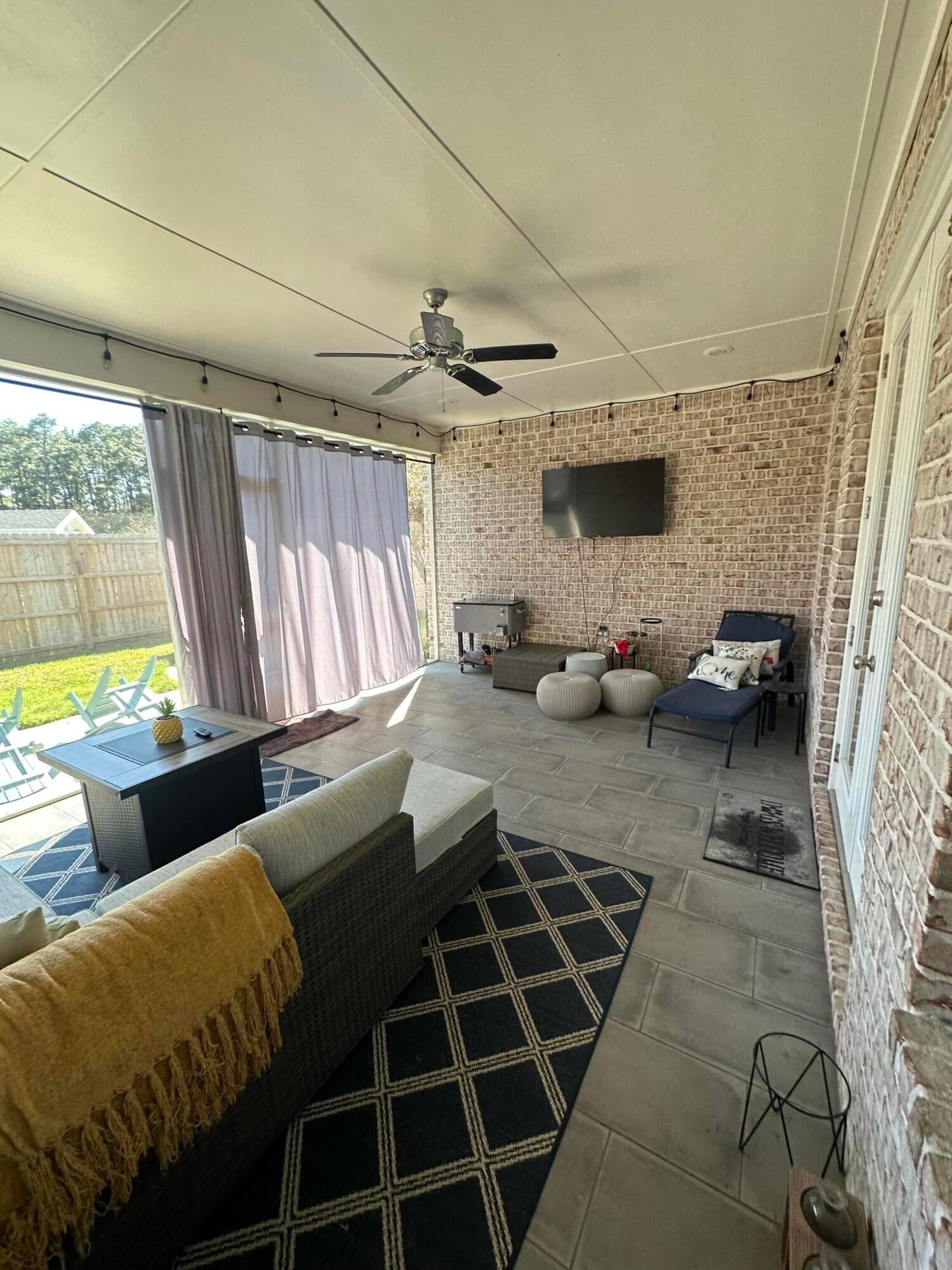 MAGNOLIA WOODS PHASE III - Residential Lease