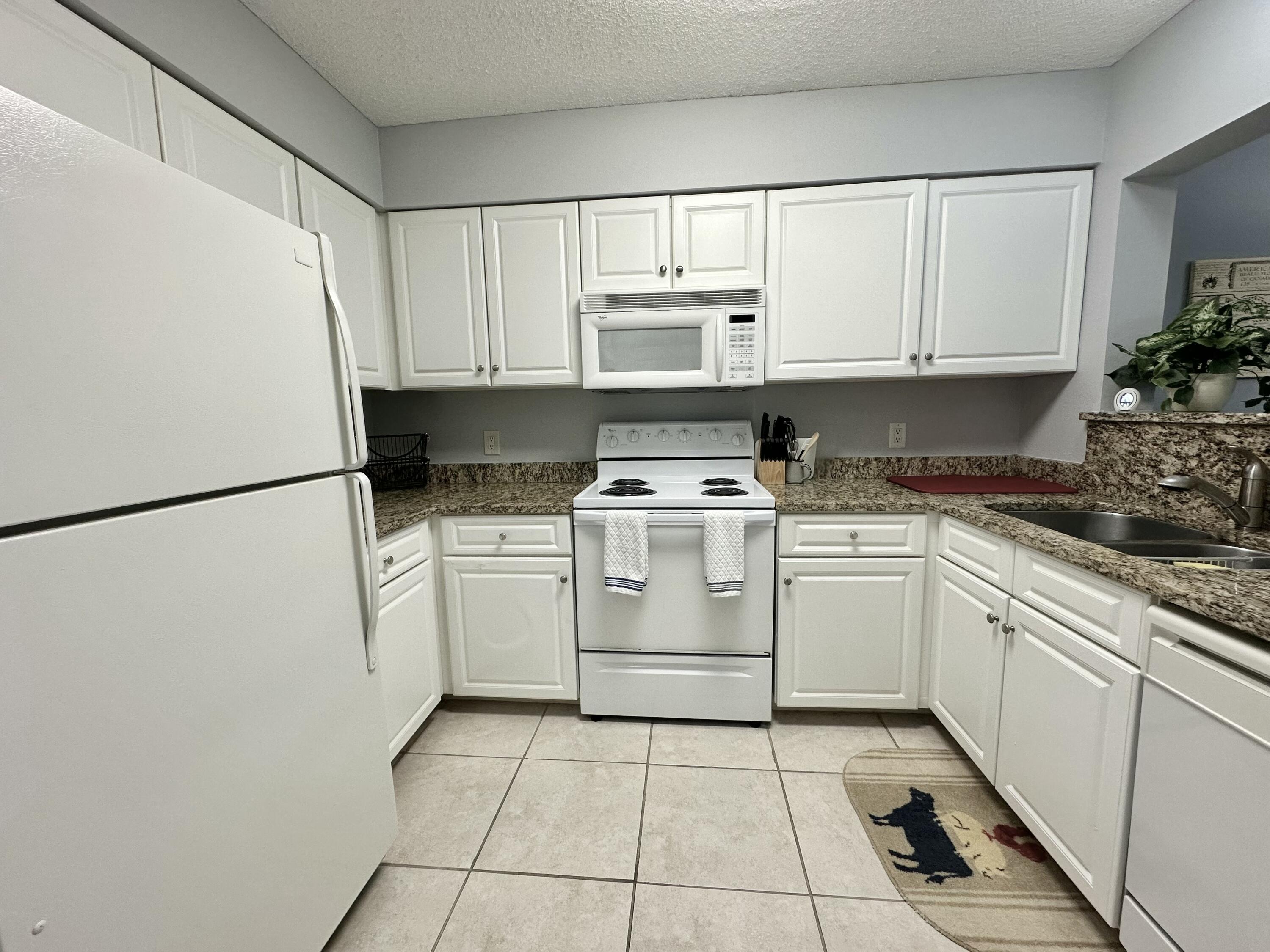 THE FLORIDA CLUB - Residential Lease