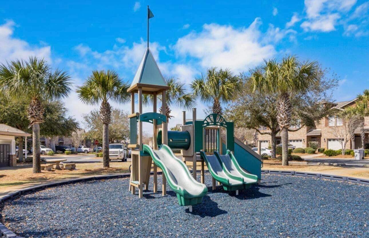 RESERVE POINTE - Residential