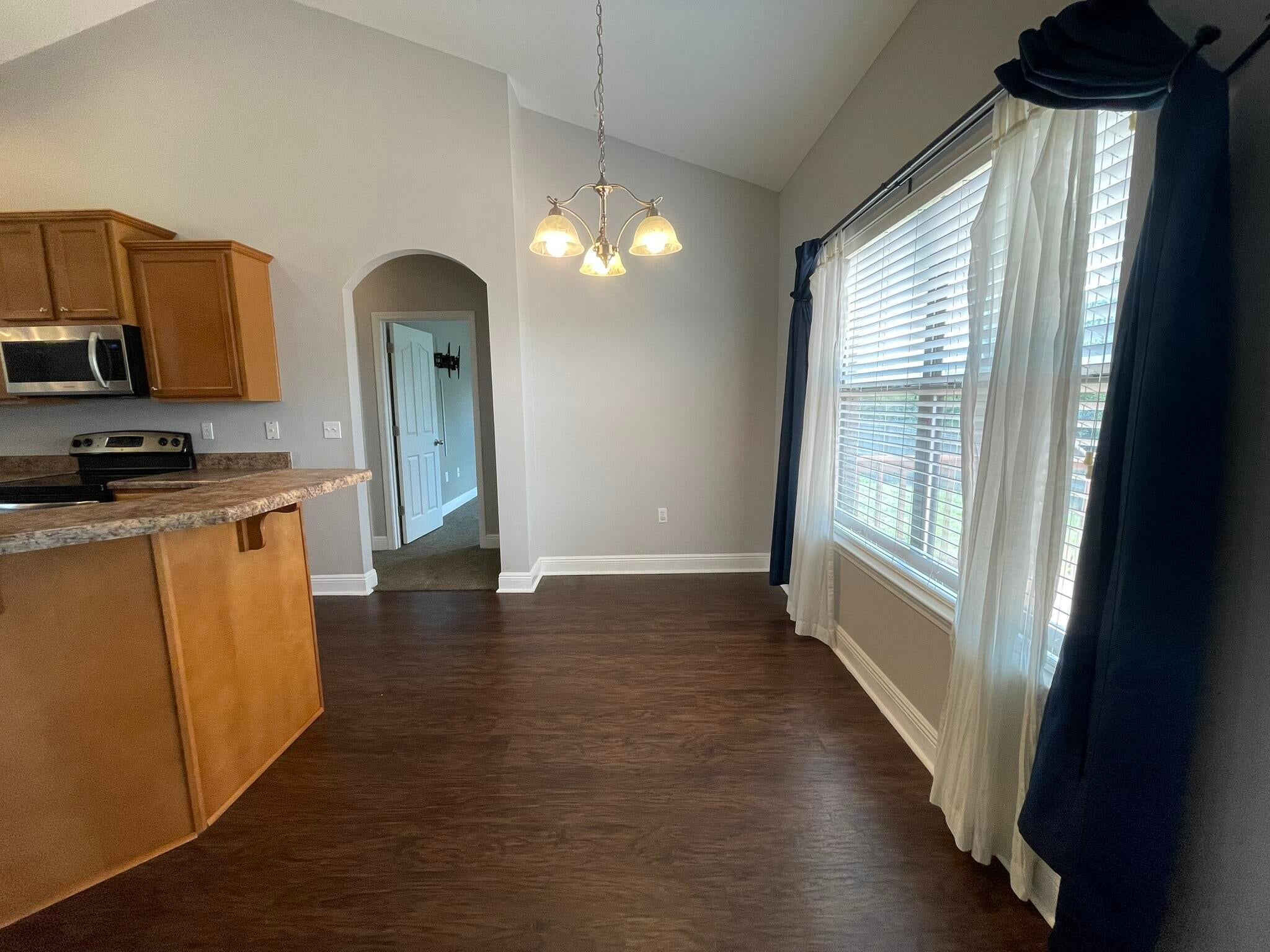 ROLLING RIDGE S/D - Residential Lease