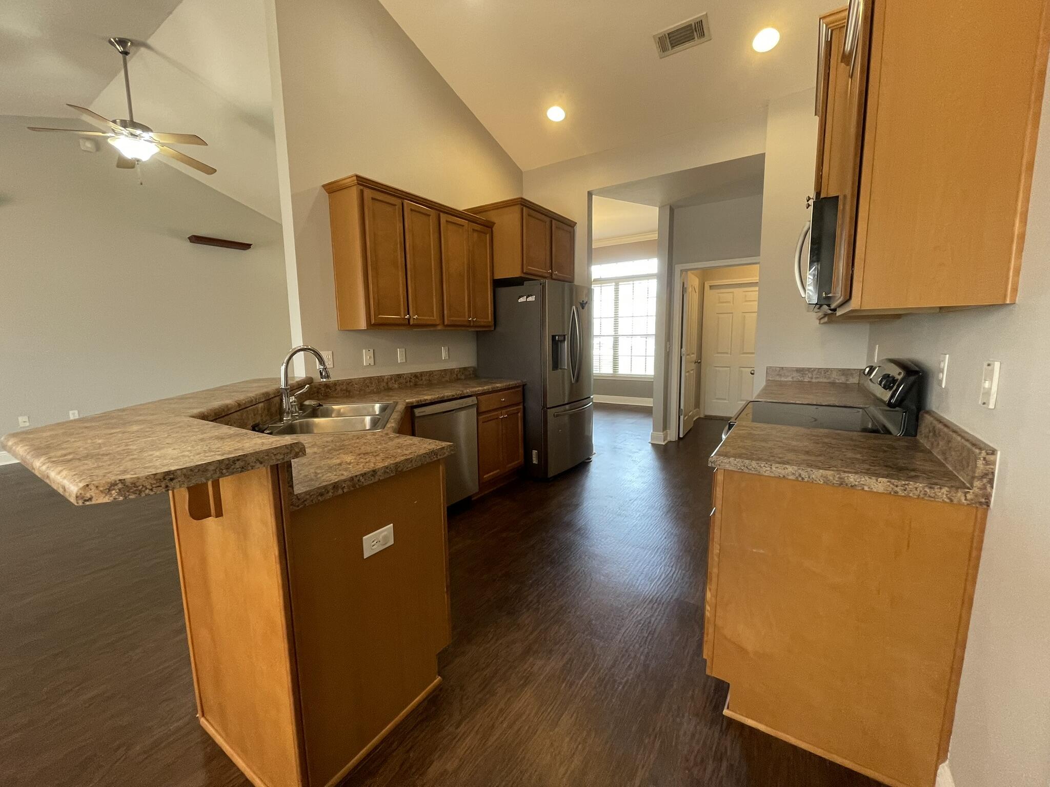 ROLLING RIDGE S/D - Residential Lease