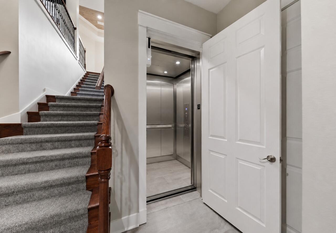 REGATTA BAY GOLF VILLAS CT UNIT 204 - Residential