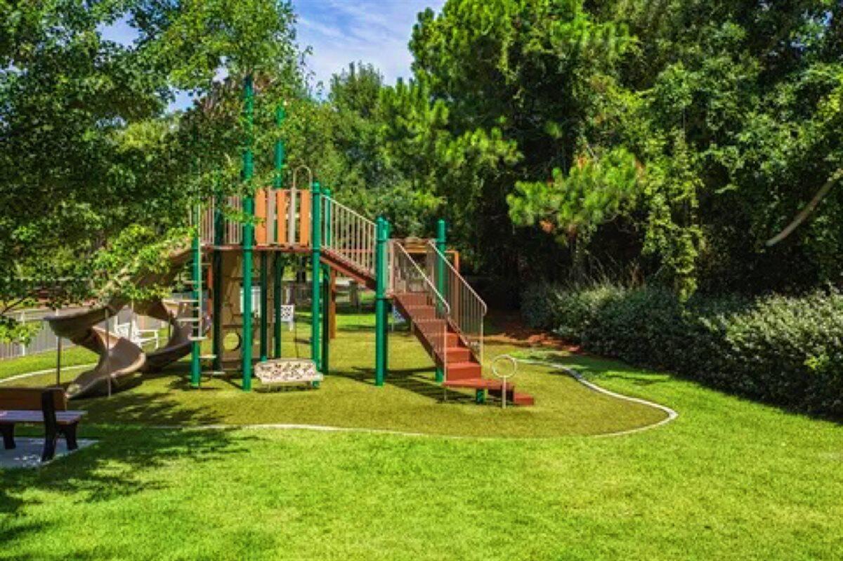 REGATTA BAY GOLF VILLAS CT UNIT 204 - Residential