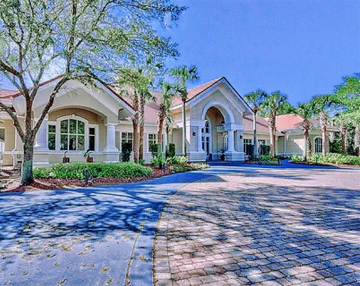 REGATTA BAY GOLF VILLAS CT UNIT 204 - Residential