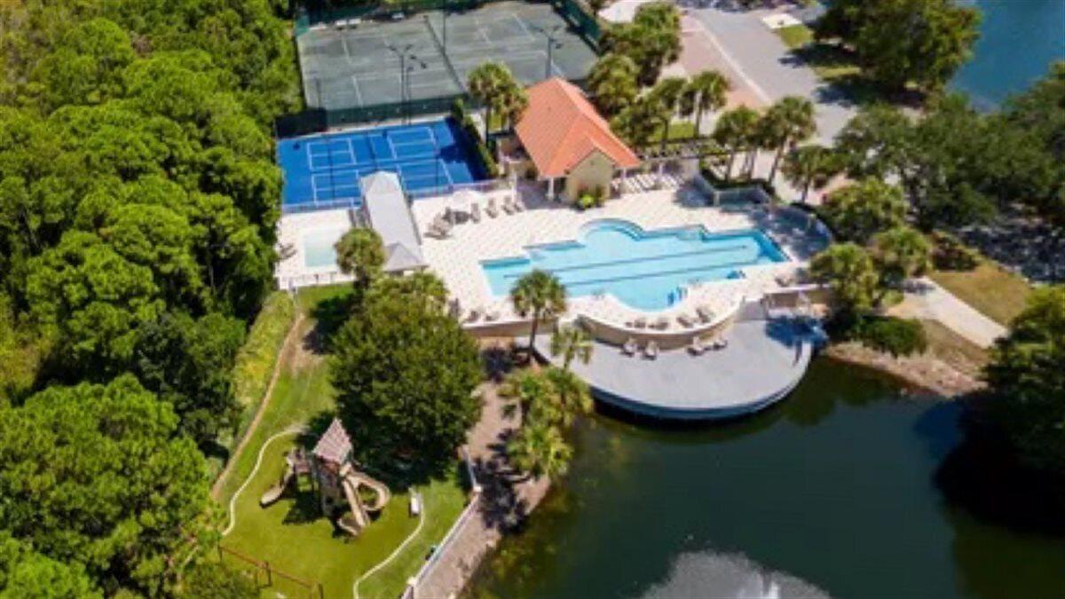 REGATTA BAY GOLF VILLAS CT UNIT 204 - Residential