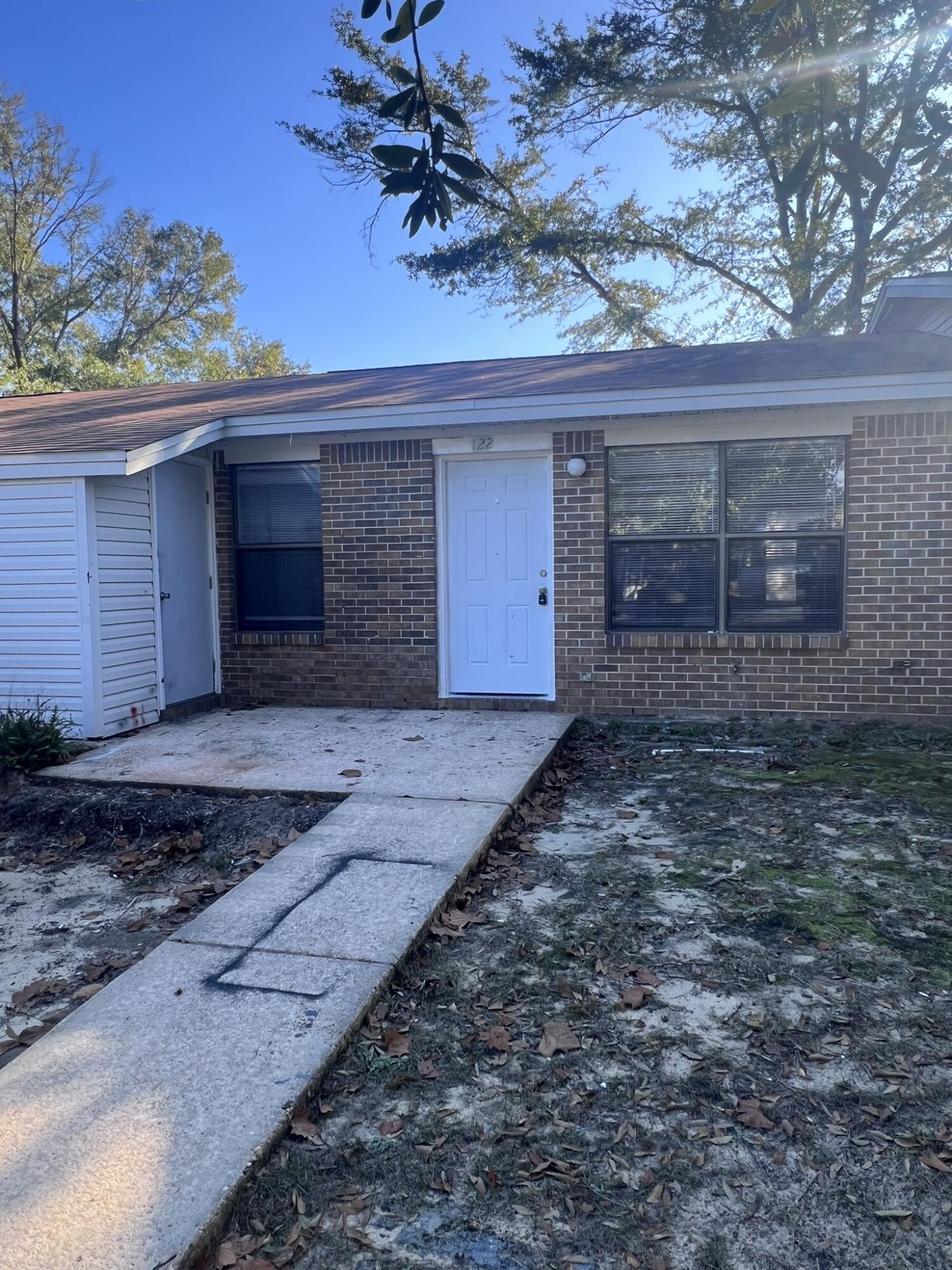 CRESTWOOD MANOR - Residential Lease