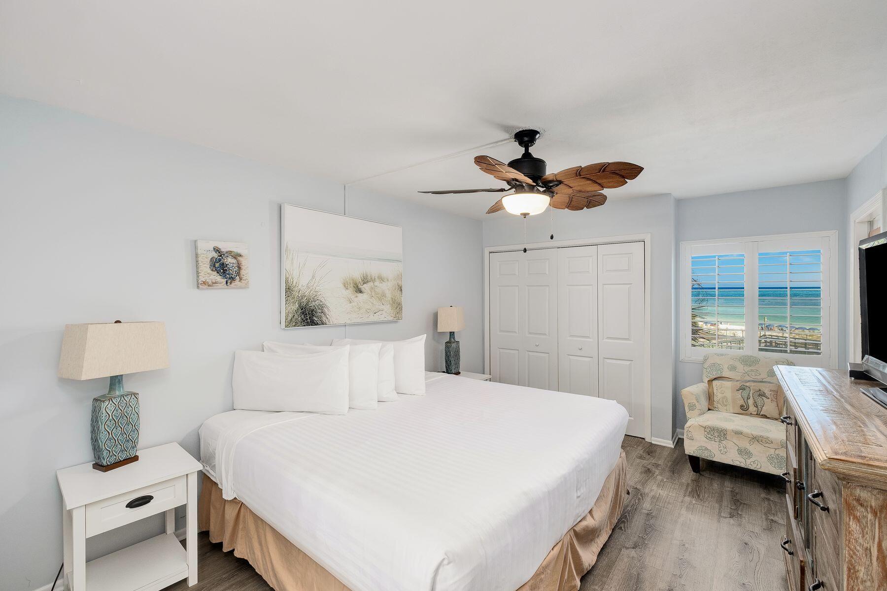 HOLIDAY SURF & RACQUET CLUB - Residential