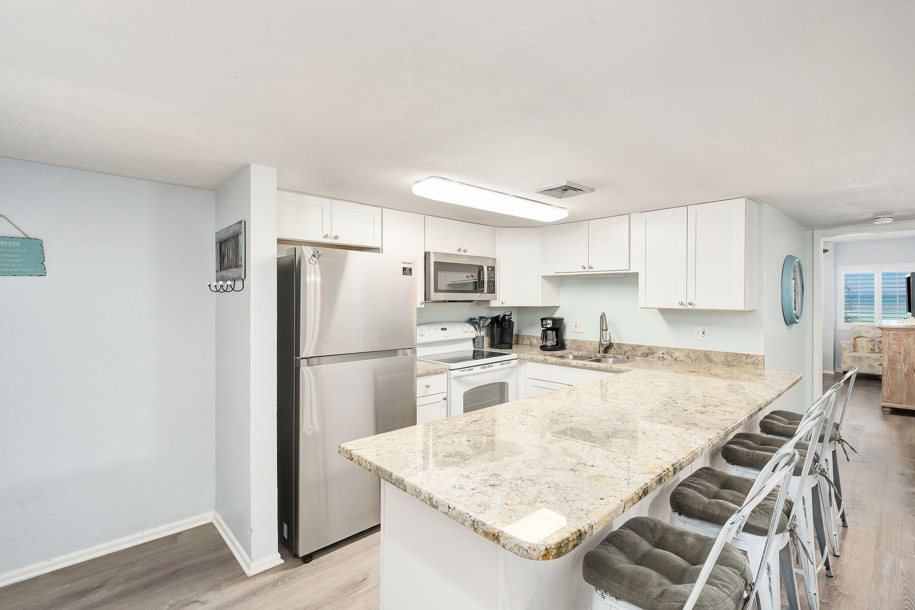 HOLIDAY SURF & RACQUET CLUB - Residential