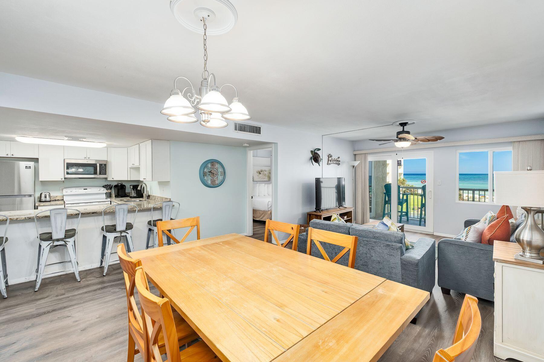 HOLIDAY SURF & RACQUET CLUB - Residential