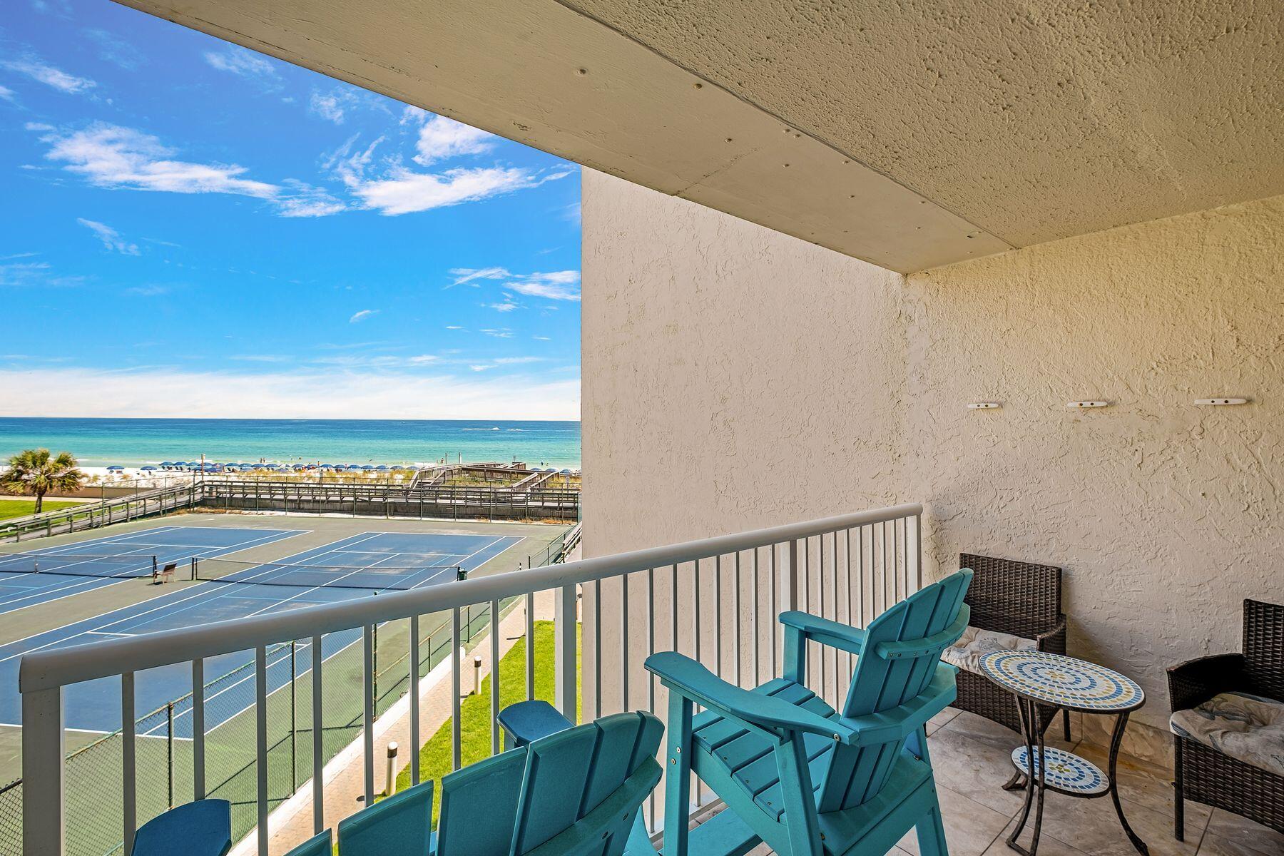 HOLIDAY SURF & RACQUET CLUB - Residential