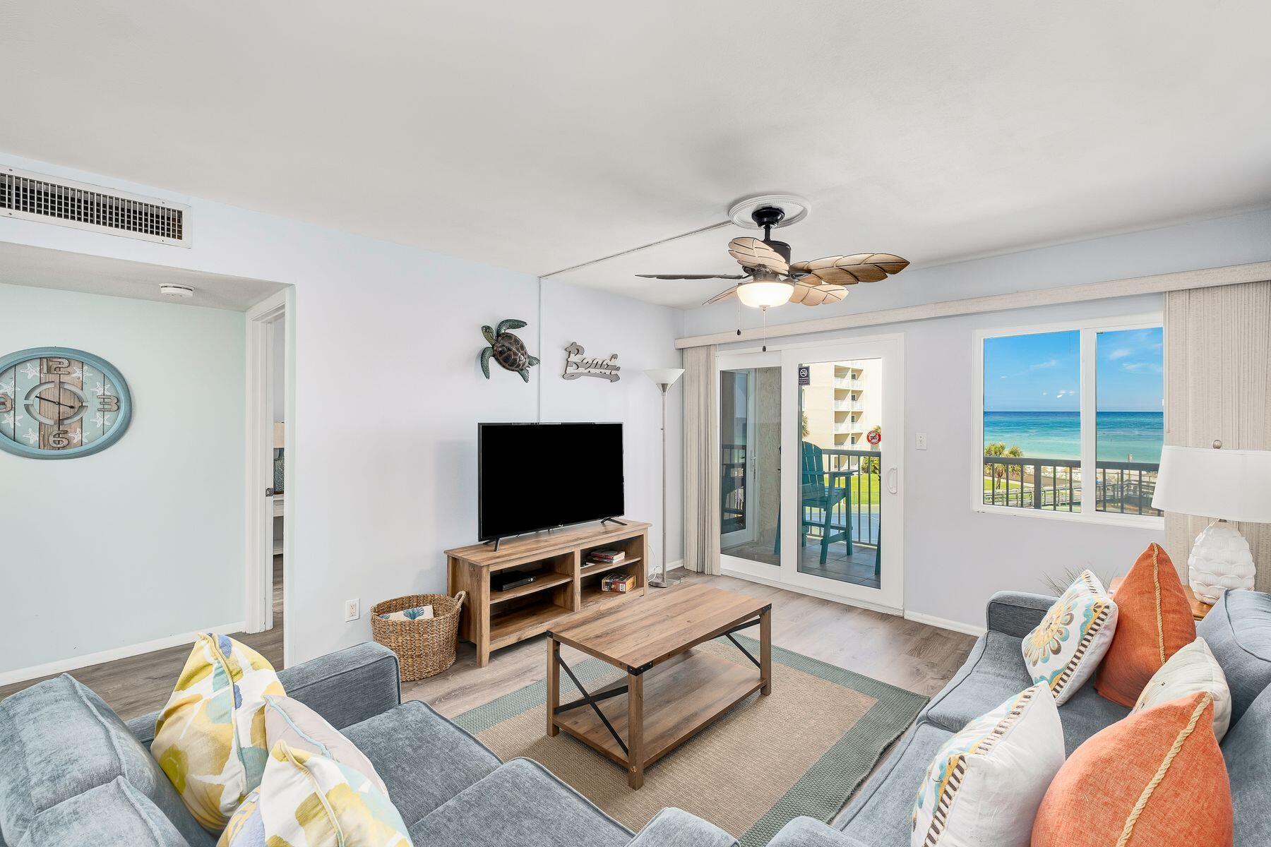 HOLIDAY SURF & RACQUET CLUB - Residential